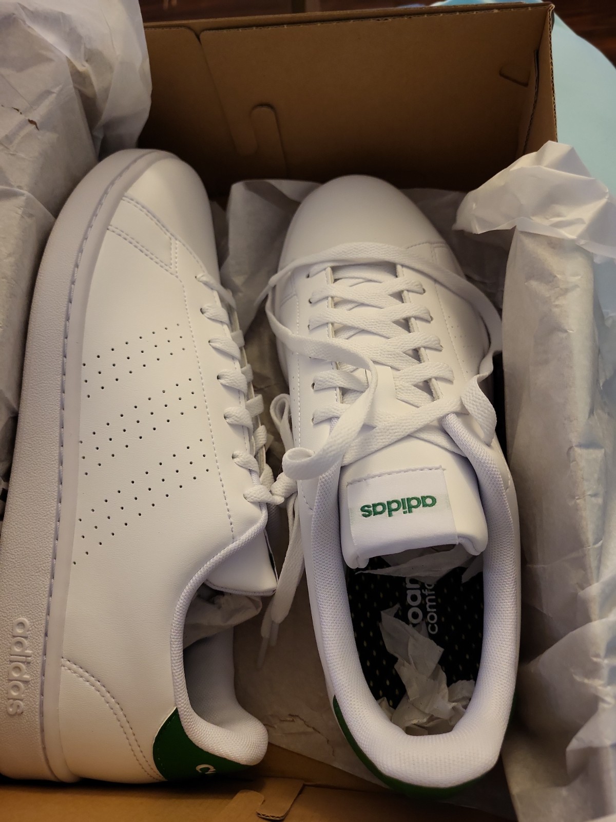 Adidas men Advantage Shoes White / GREEN size 10. Brand New