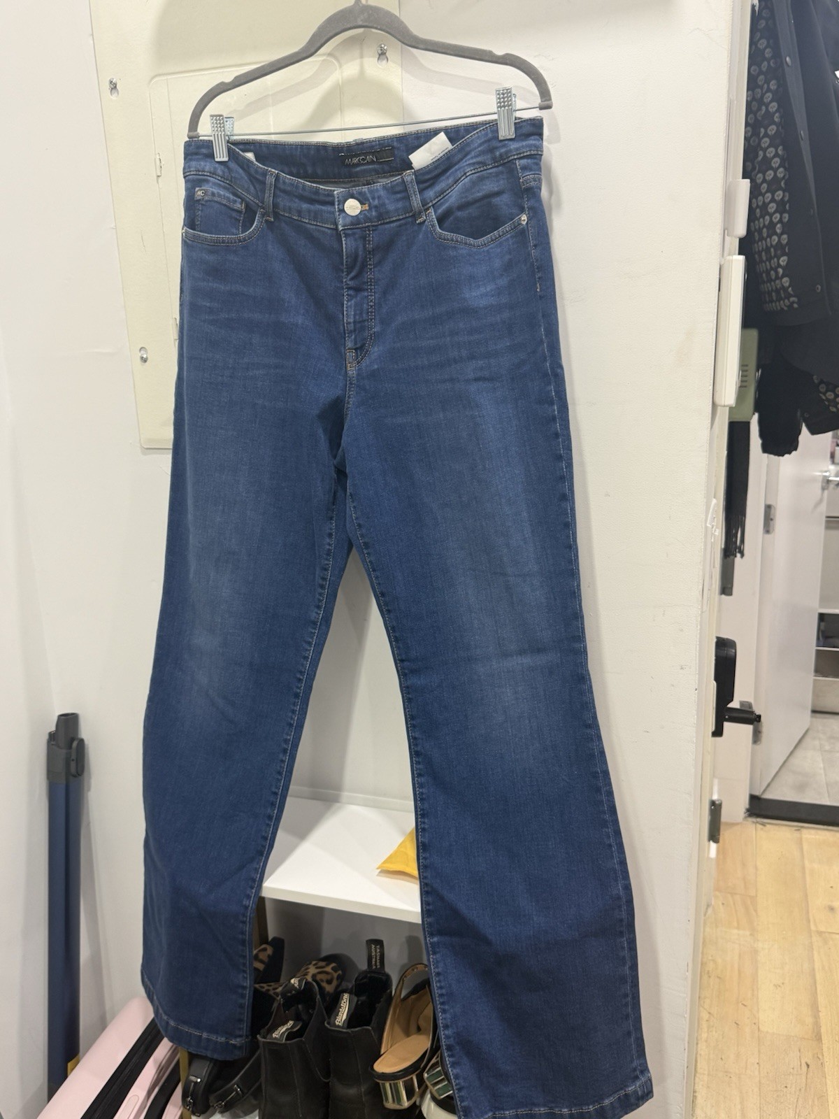 Marc Cain Blue Denim Straight Jeans N 6 Regular Rise 5-Pocket Button Logo