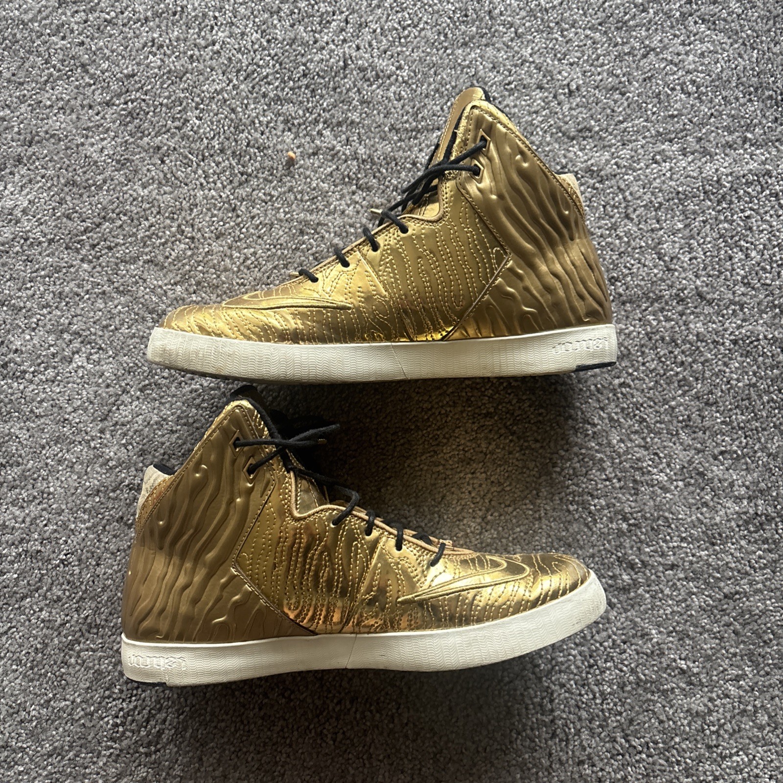 Nike LeBron 11 NSW Lifestyle QS BHM Metallic Gold 649396-700 Men’s Size 10.5
