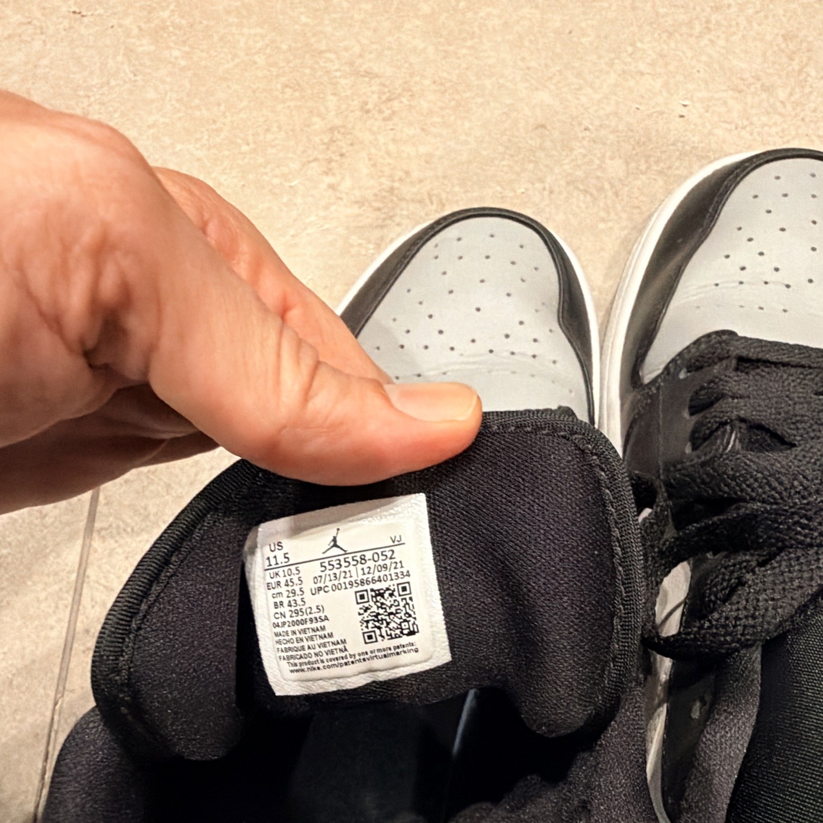 Jordan Air Jordan 1 Low Shadow Toe Light Smoke Grey/Black/White 553558-052