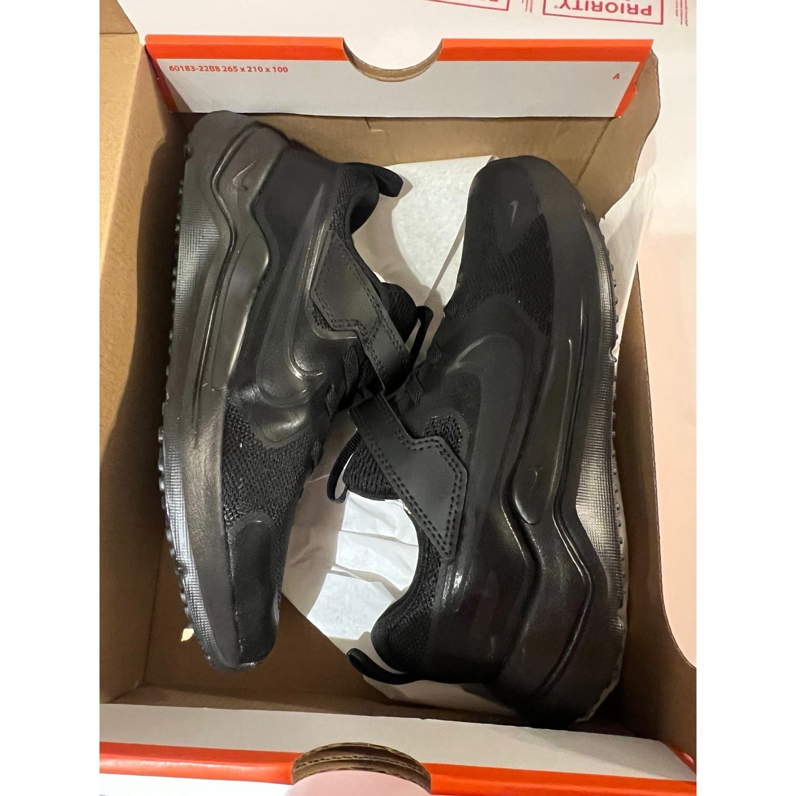 Boys size 2Y Nike Sneakers
