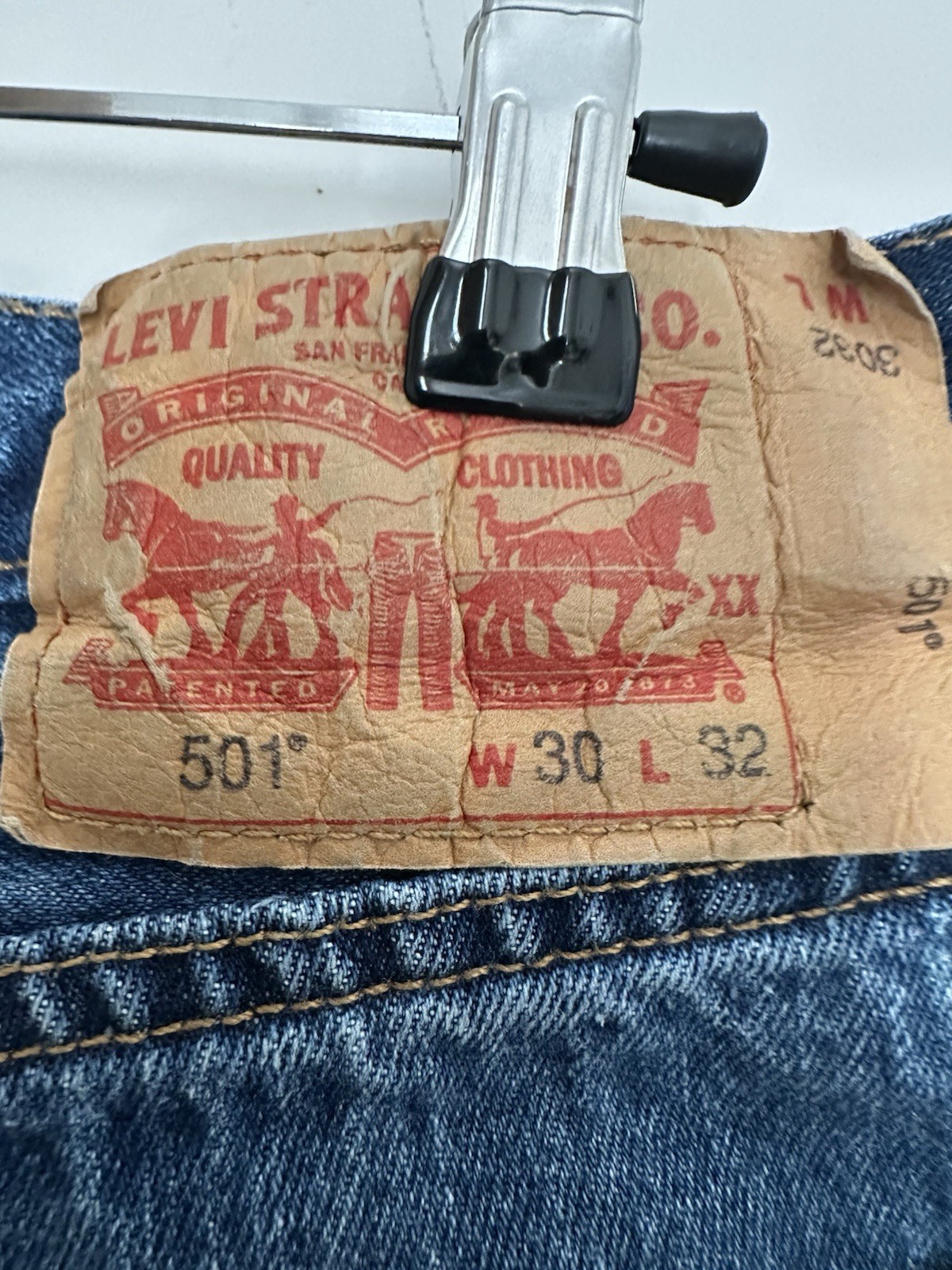 Levi’s 501 Original Fit Jeans – Men’s 30×32 – Medium Wash – Button Fly