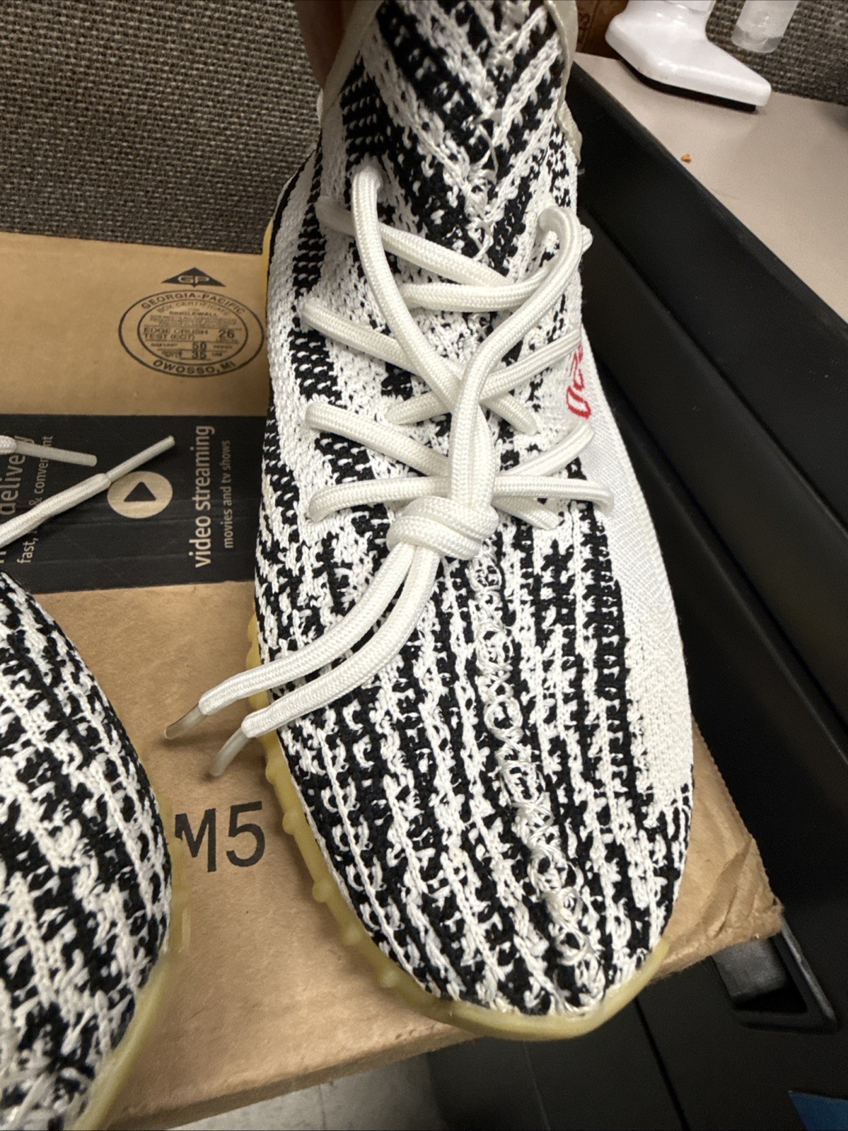 adidas Yeezy Boost 350 V2 Zebra White/Black Striped Low Top Sneakers Mens 7