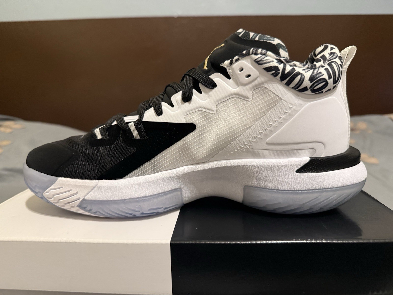 JORDAN ZION 1 I WHITE BLACK METALLIC GOLD DA3130 002 Men’s SZ 9.5 NEW W Box