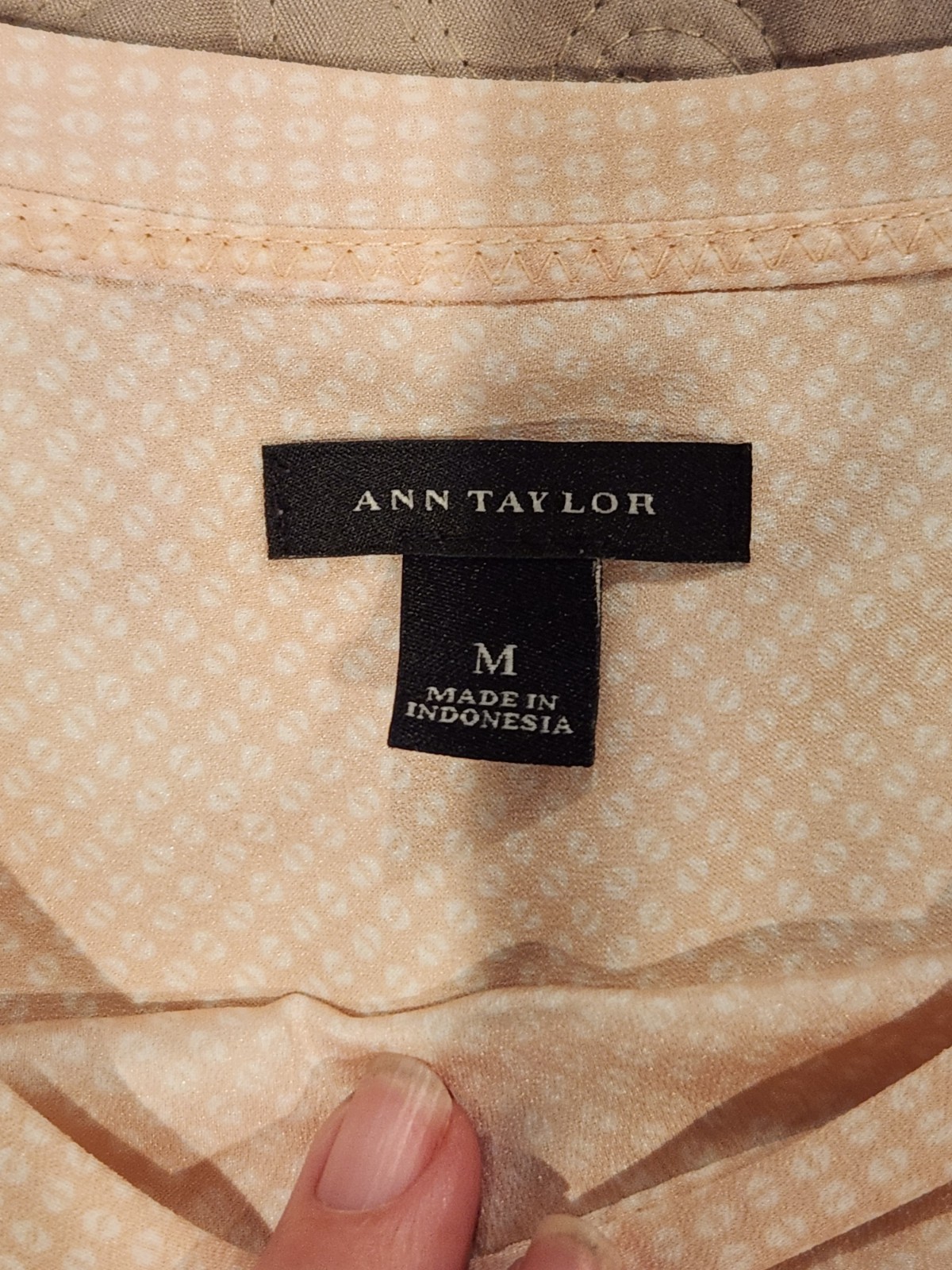 Ann Taylor Soft Muted Pink Textured Blouse Medium Quiet Luxury Office Chic Top