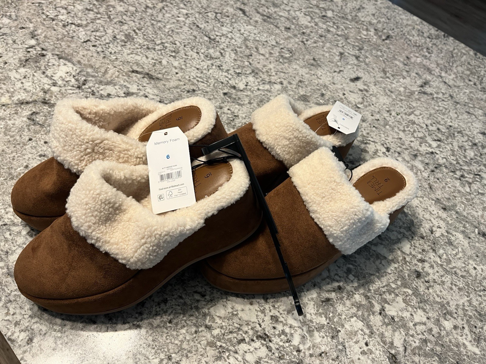 Time and Tru Memory Foam Women’s Slip-On Clog Slippers Lined Brown/Ivory 6