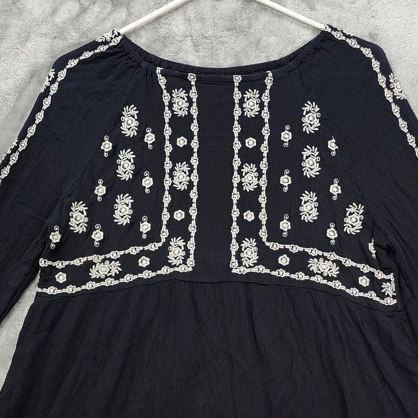 Kismet Top Womens M Black Cream Embroidered Crinkle Gauze Rayon Long Sleeve Boho