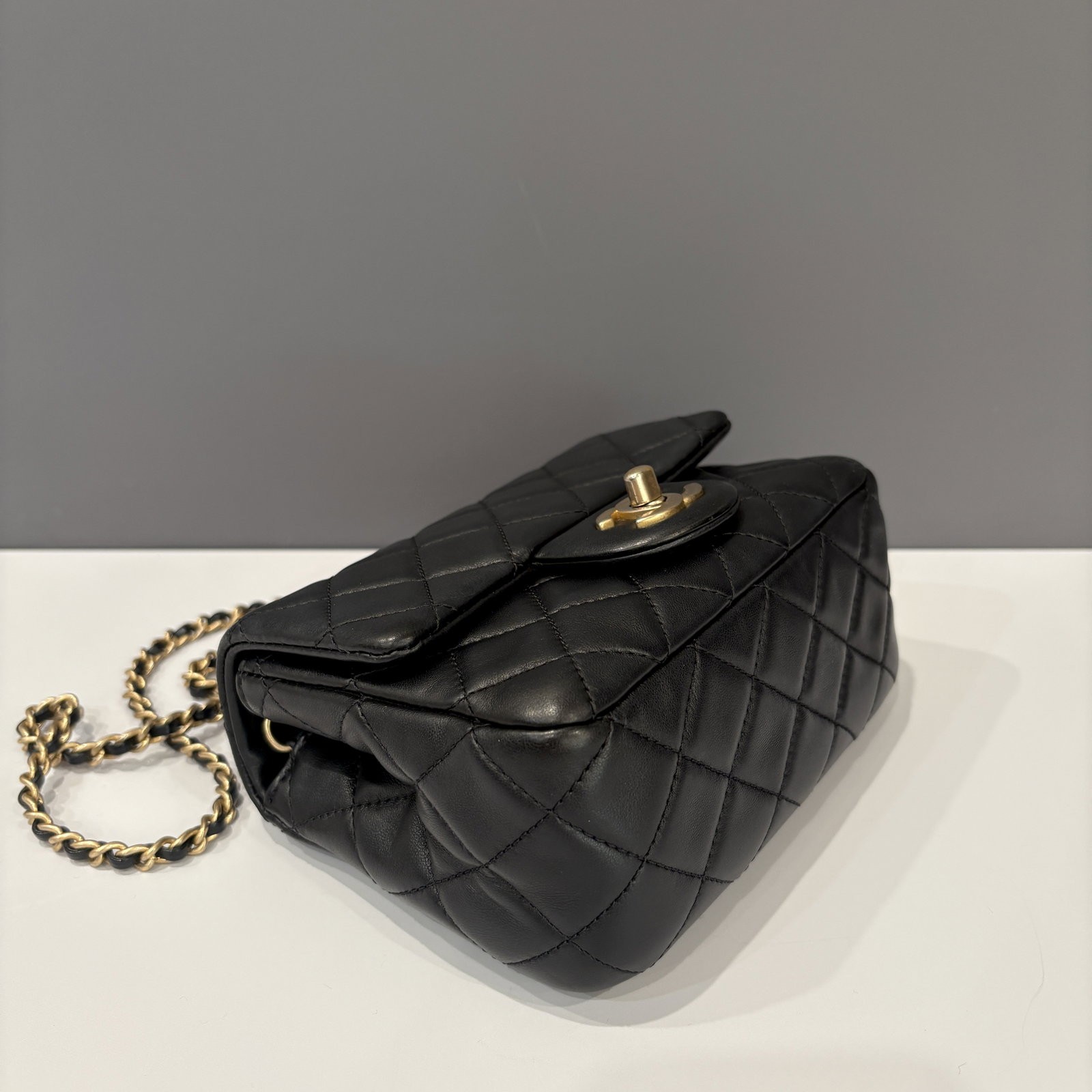 Chanel Mini Pearl Crush Flap Black Lambskin (ag1213n0)