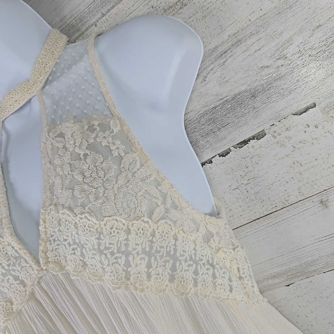 AMERICAN EAGLE BLOUSE WOMEN’S SIZE SMALL SHEER LACE TOP IN CREAM COLOR *STAIN*..
