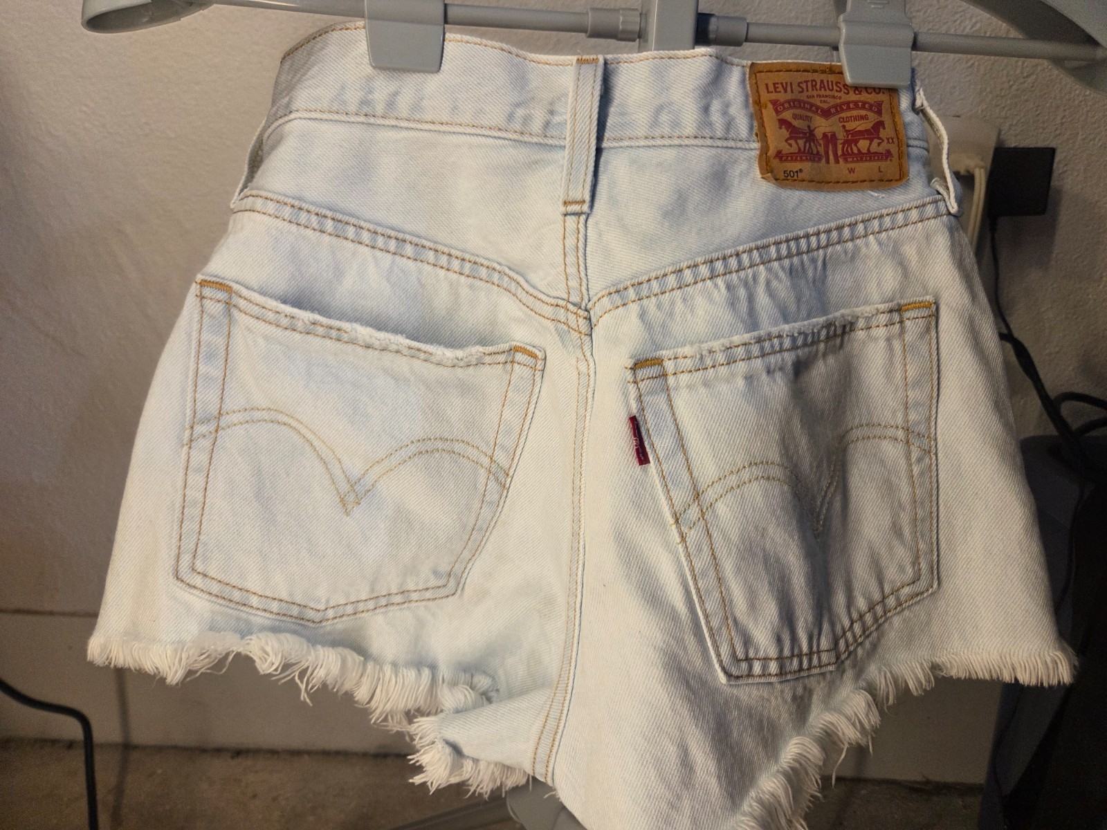 womens levi shorts size 25