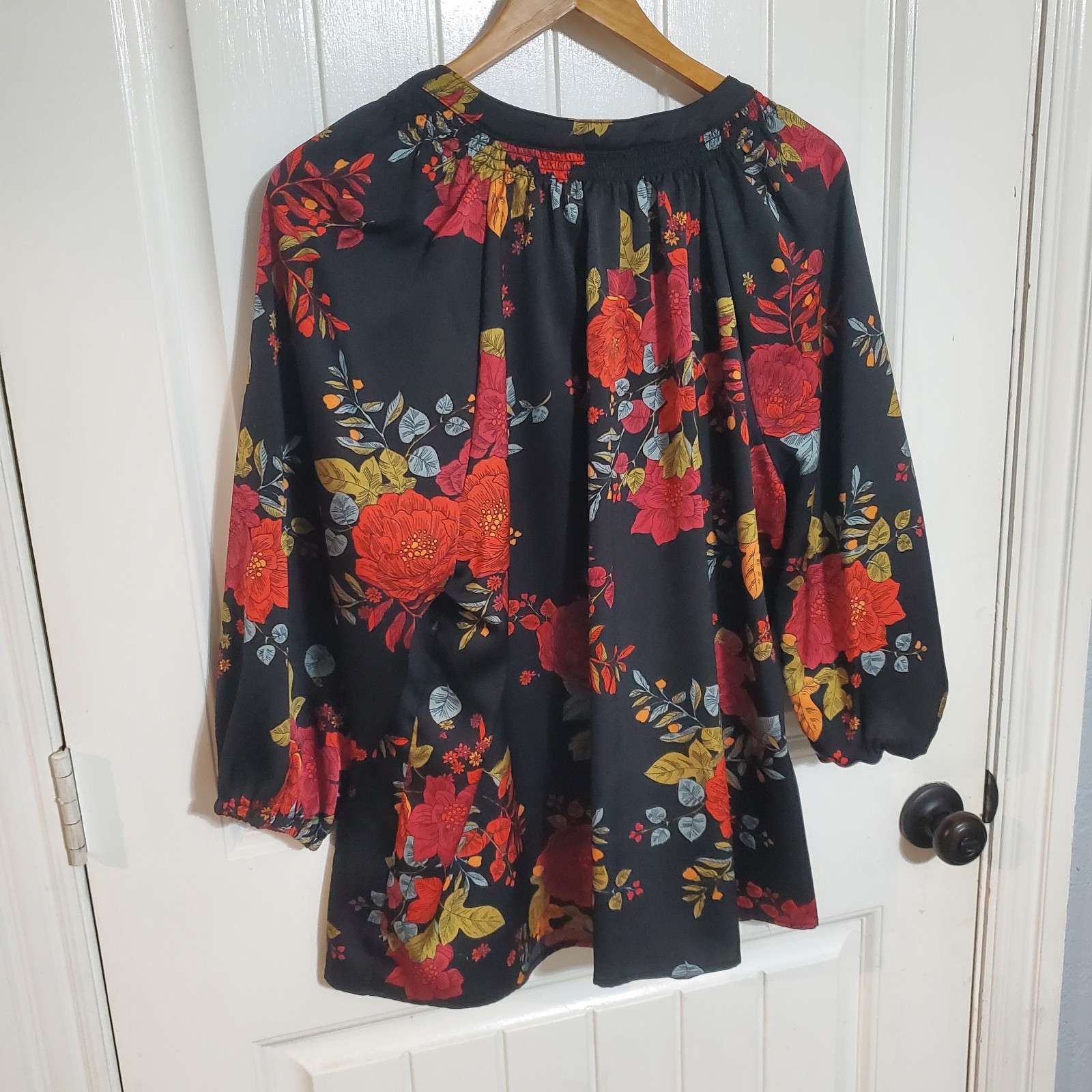 Sara Michelle Black Floral Split-Neck Boho Blouse with Gold Buttons Size 2XL