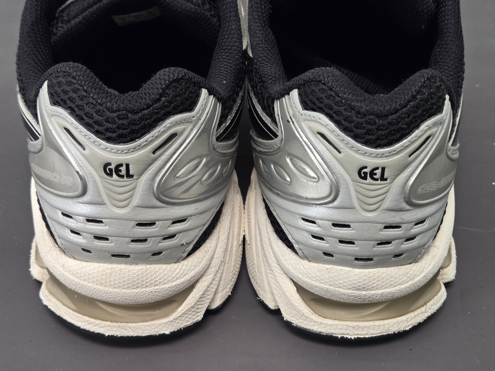 Asics Gel Kayano 14 Black Silver Gray 1201A019 Size 9 Mens Athletic Shoes