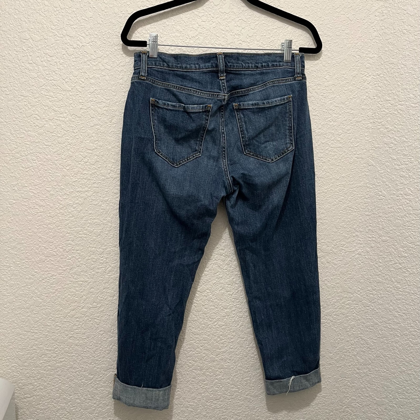 Old Navy Boyfriend Straight Cuffed Crop Capri Jeans Medium Wash Distressed Sz 2