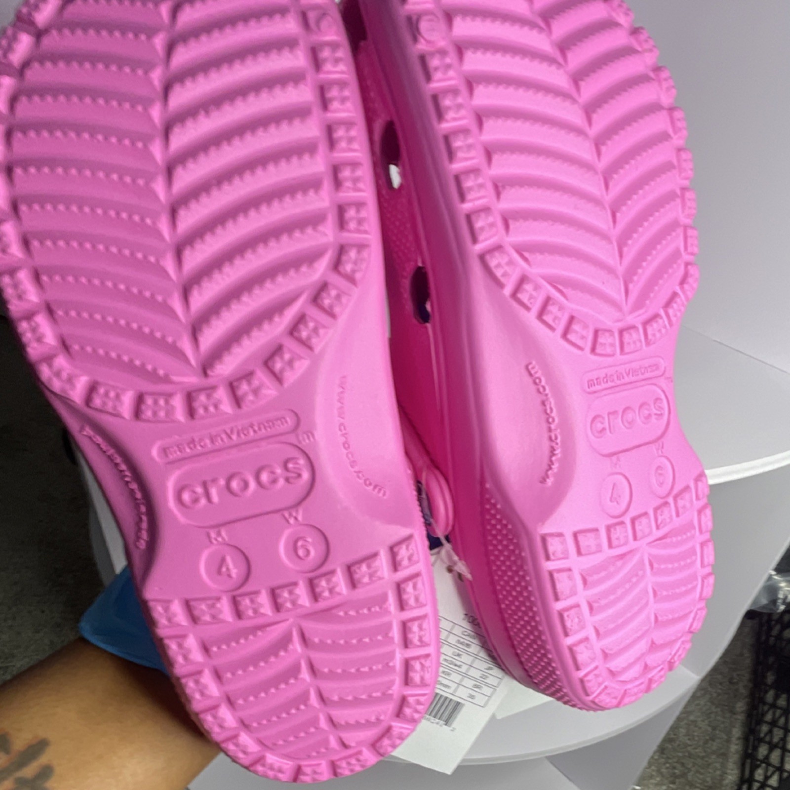 Crocs Classic Pink Clogs M4 W6 in size