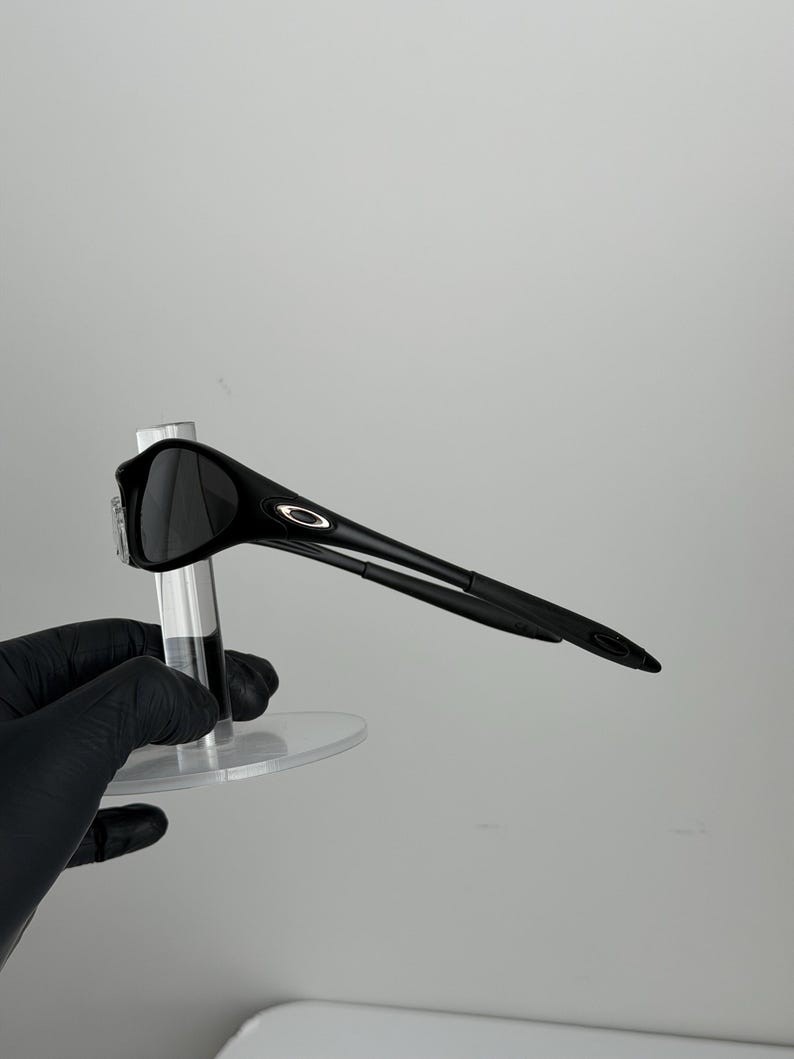 Oakley Minute 1.0 Sunglasses Black Frame Silver Lens Y2K Retro