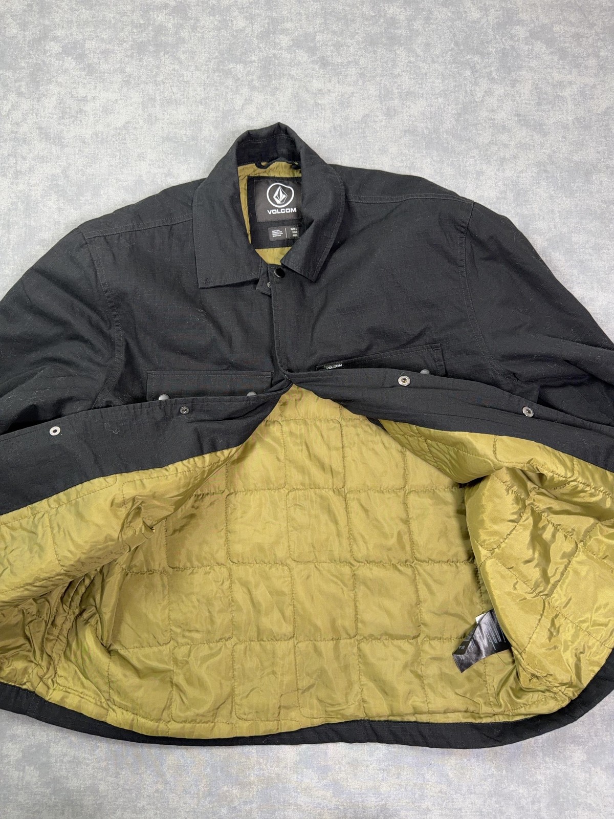 Volcom Jacket Mens Large Black Quilted Canvas Snap Front Pockets Lined Warm
