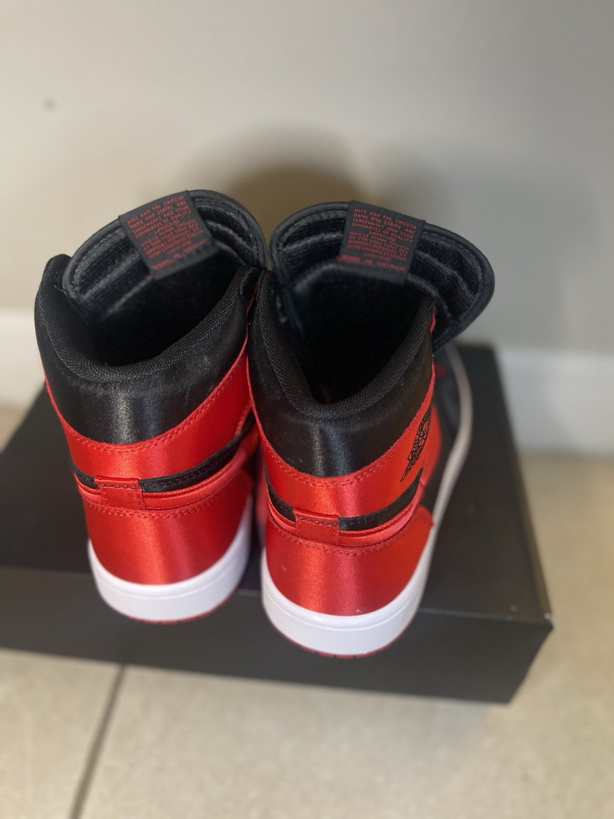 Nike Air Jordan 1 High Top Unisex Sneaker Leather Black/Red/White 10