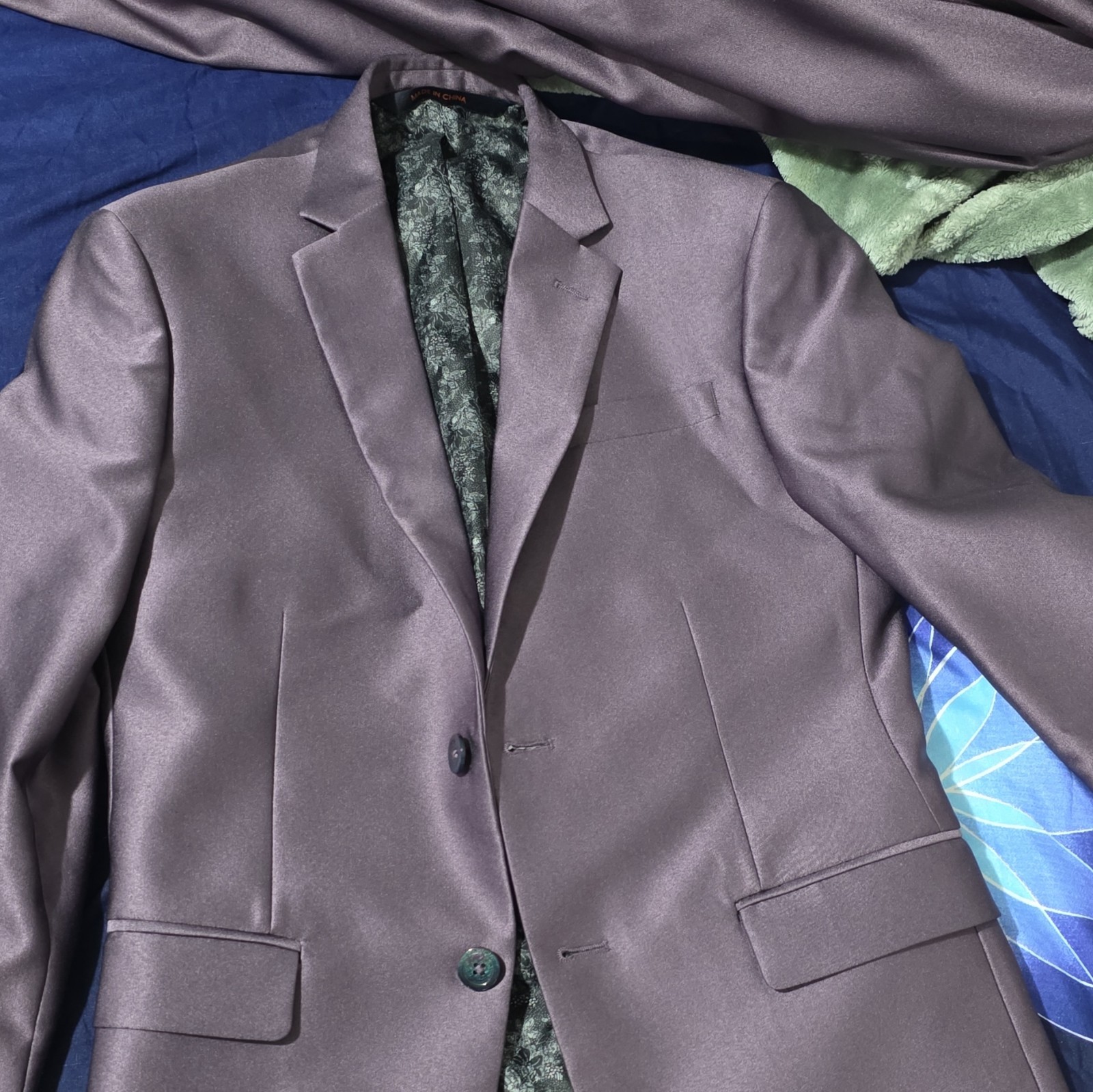 Egara Men’s Solid Purple 2-Piece Suit 29×30 Flat Front, 2-Button Notch
