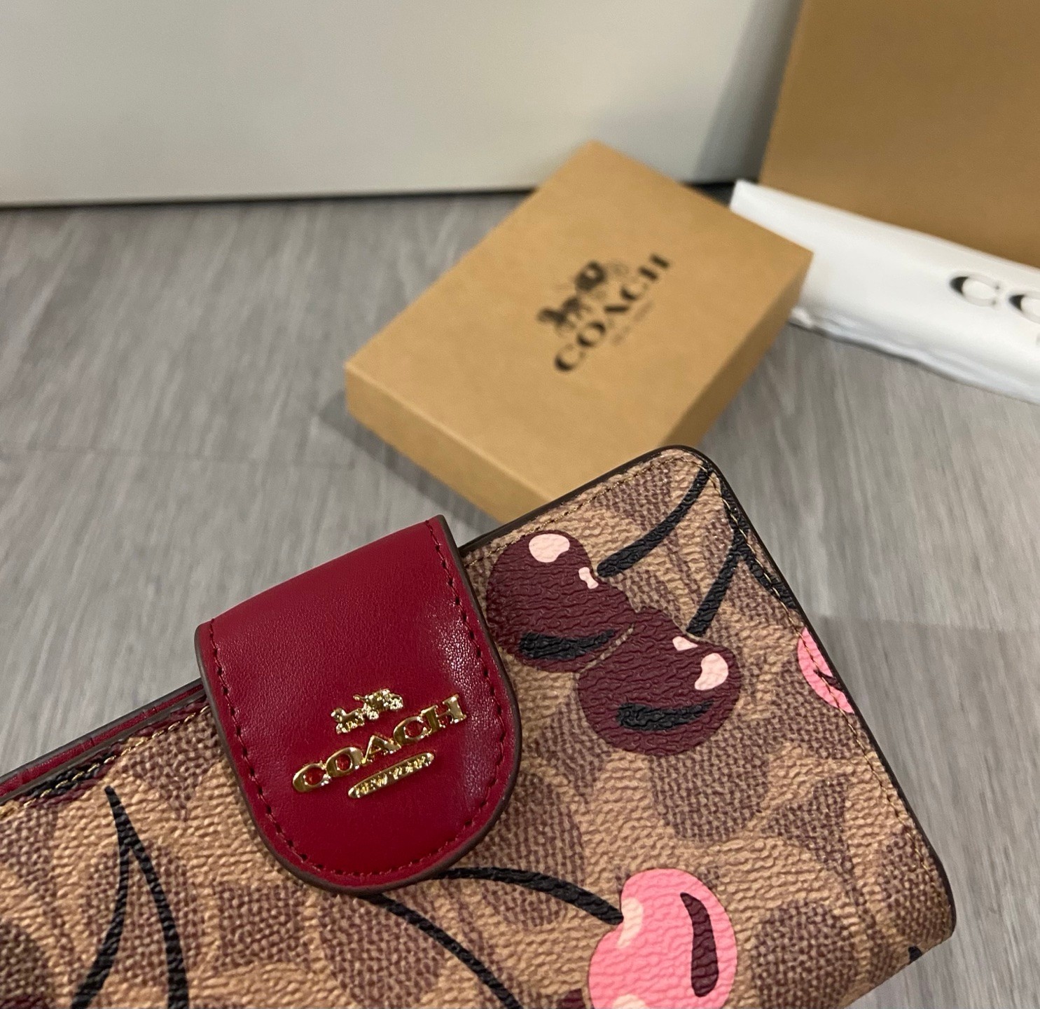 Coach Med Corner Zip Wallet Clutch CZ342 Brown Signature Canvas Cherry Print!!