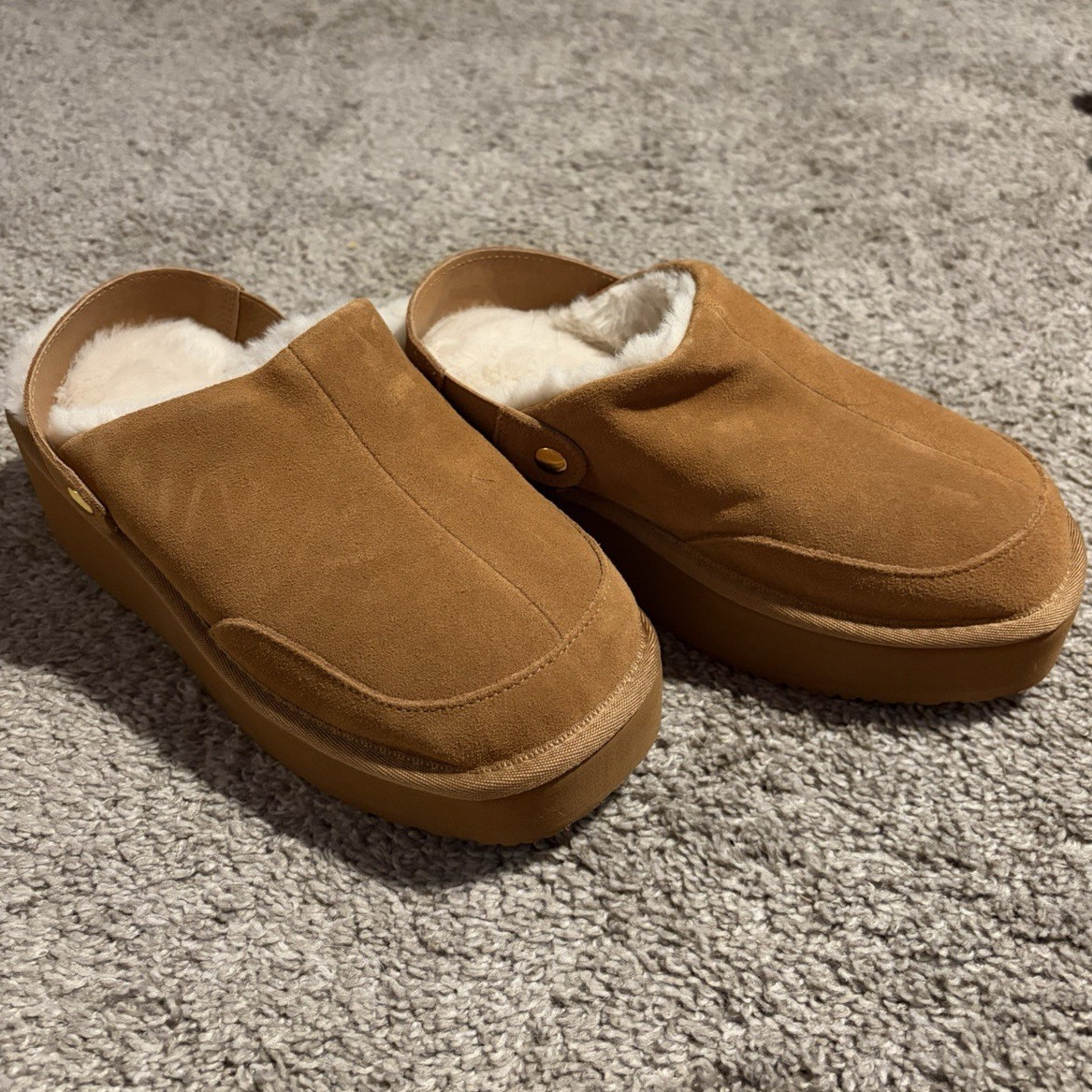 Joyspun Women’s 8 Tan Suede Mule Slippers Faux Fur Lined Round Toe Slip-On