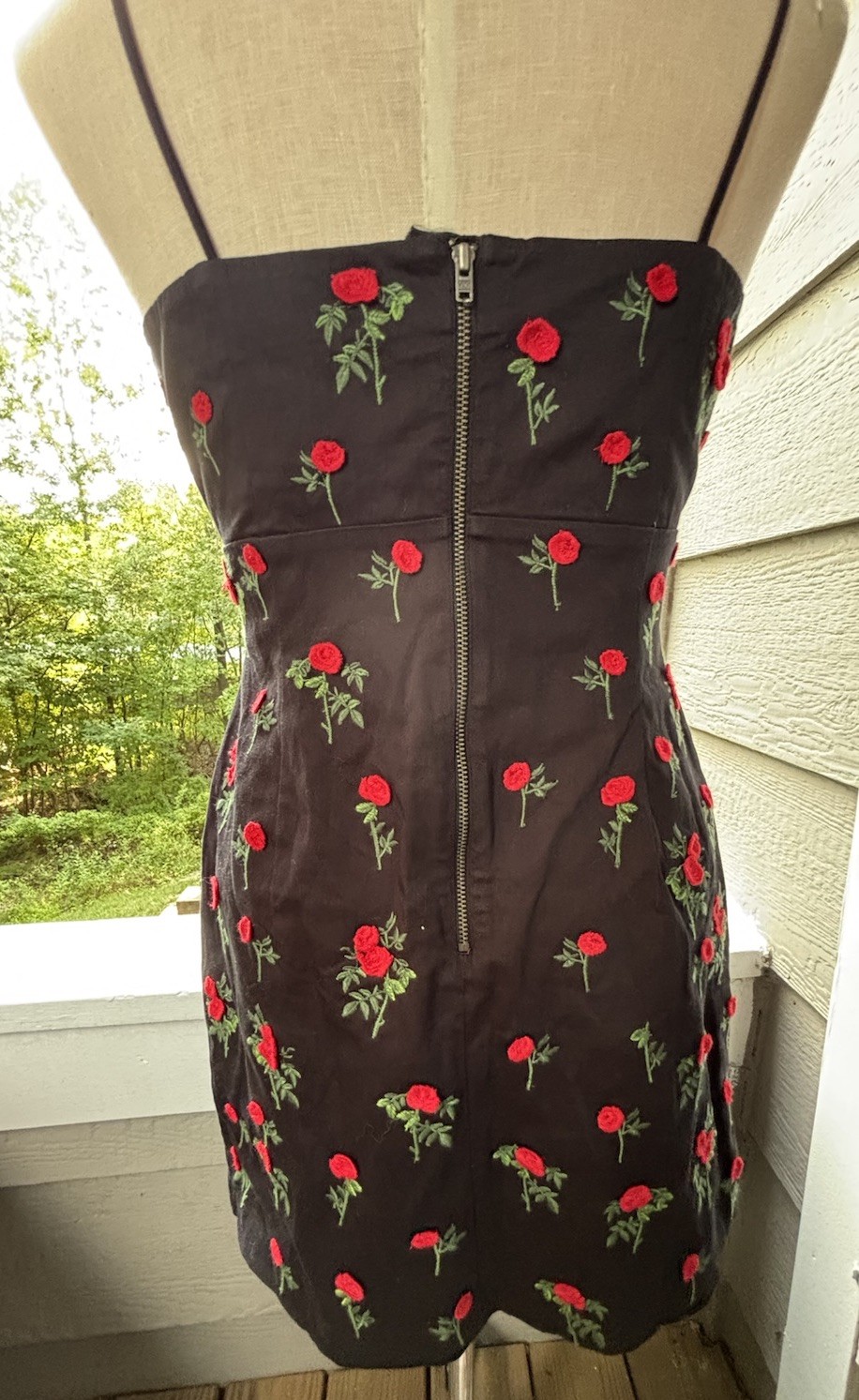 NWT Maeve embroidered 3D Rose Black Dress Size 6 Zipper Back