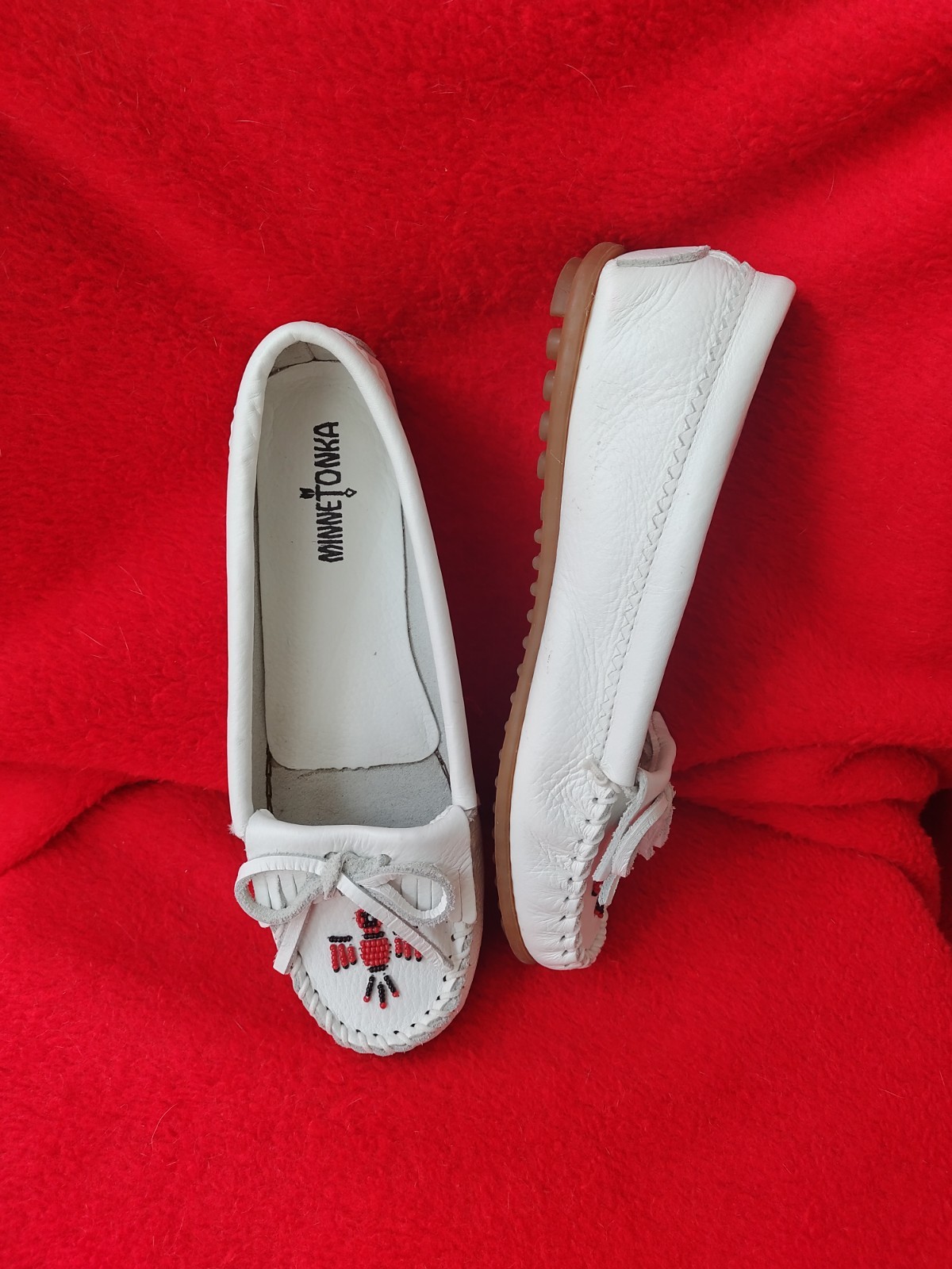 Minnetonka 9 white leather 10 flats native Indian moccasins fringe flats shoes w