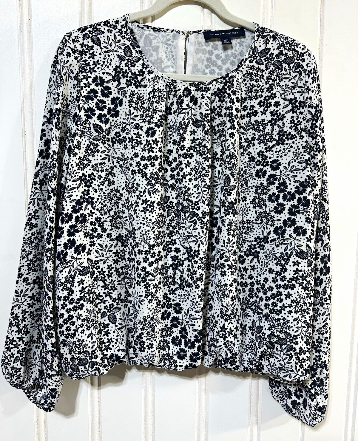 Tommy Hilfiger Women’s M Black White Floral Chiffon Pleated Button Blouse