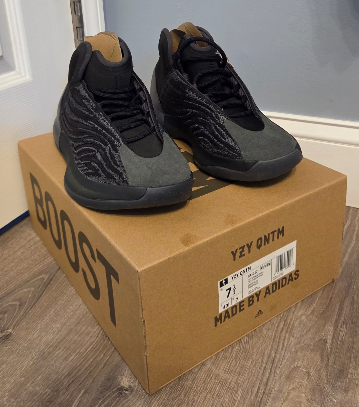 BRAND NEW adidas Yeezy Quantum Men’s Sneaker Size 7.5