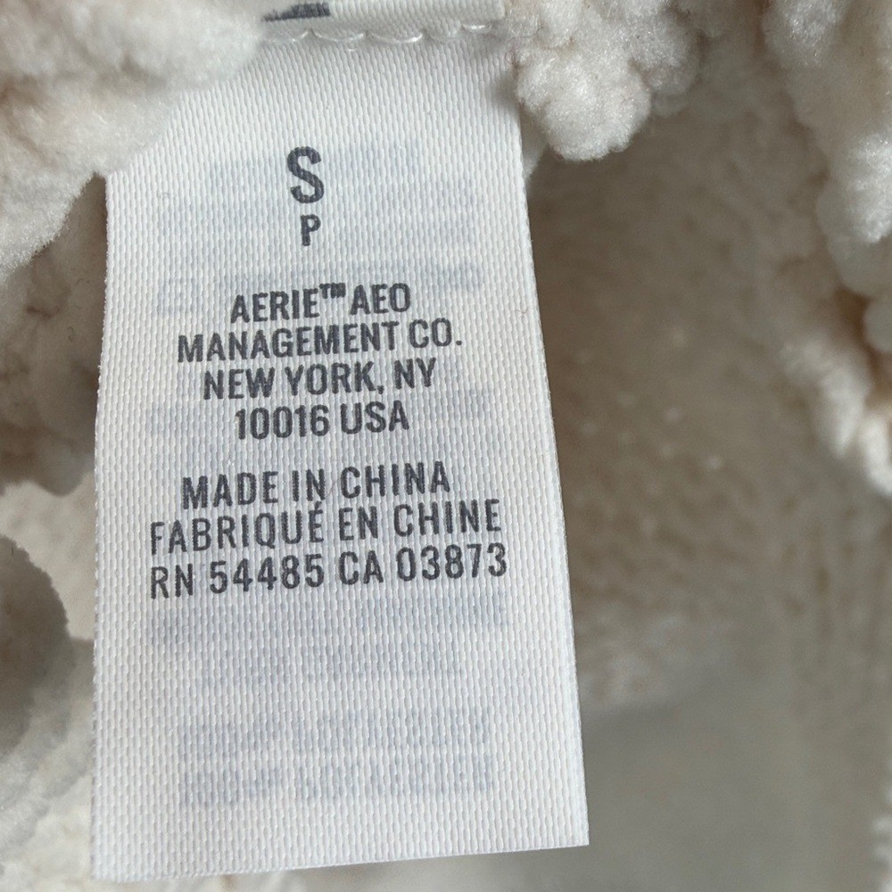 Aerie Cream Oversized Chunky Knit Turtleneck Sweater. Size S. Pulling Treads