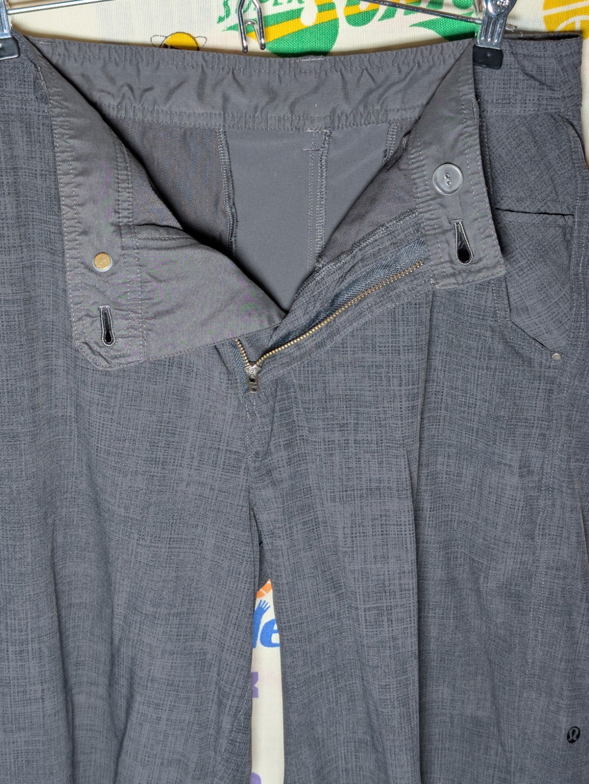 Lululemon Shorts 34 Gray Stretch 21-In Length Inseam 11 In Excellent Condition