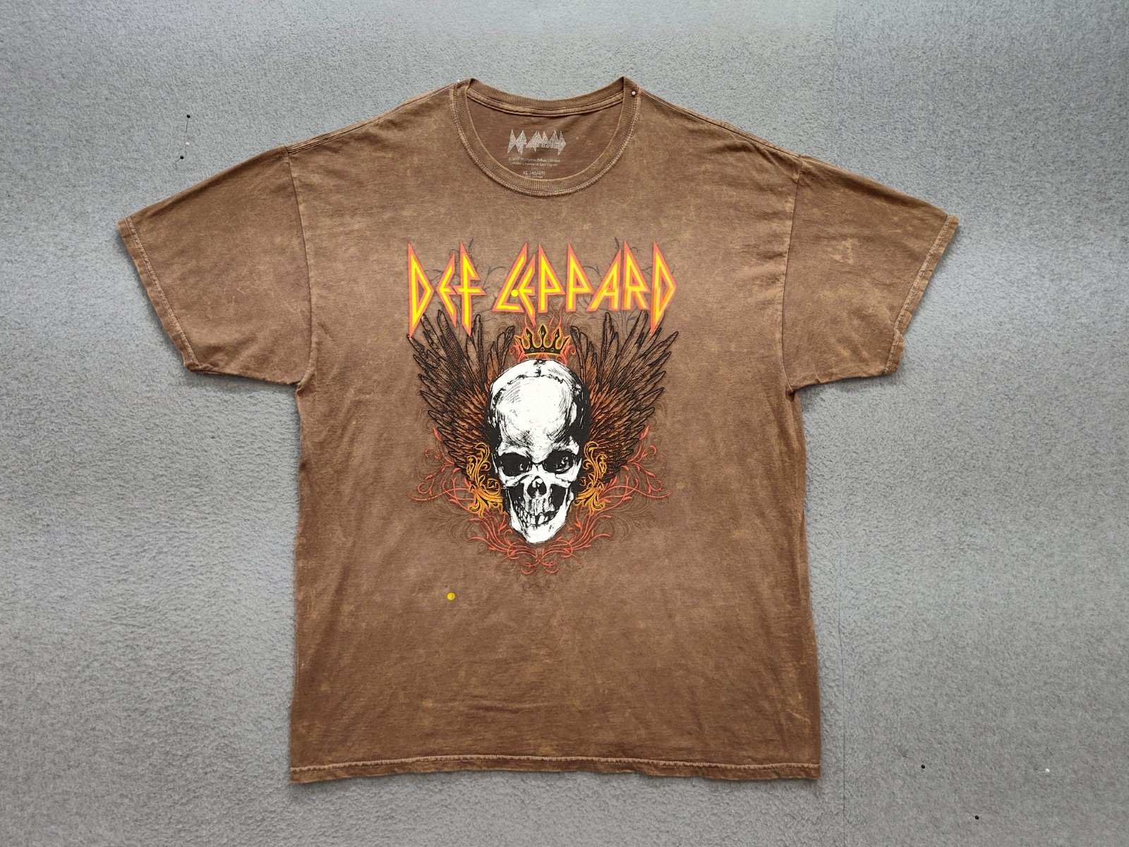Def Leppard Men Shirt XL Brown Graphic Print Crew Neck Short Sleeve Logo Casual