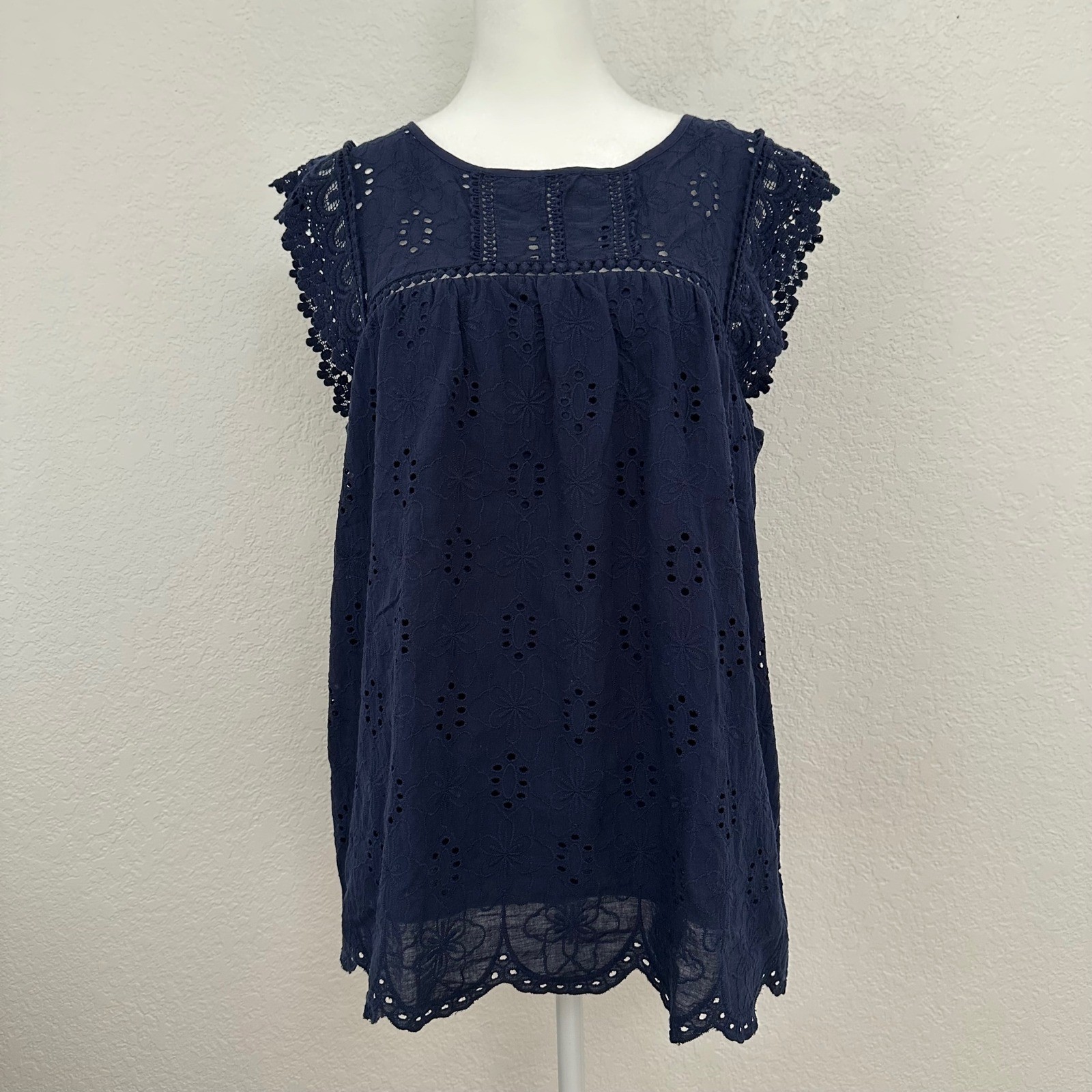 Knox Rose Sleeveless Eyelet Top Navy Blue Crochet Lace Scalloped Hem Cottagecore