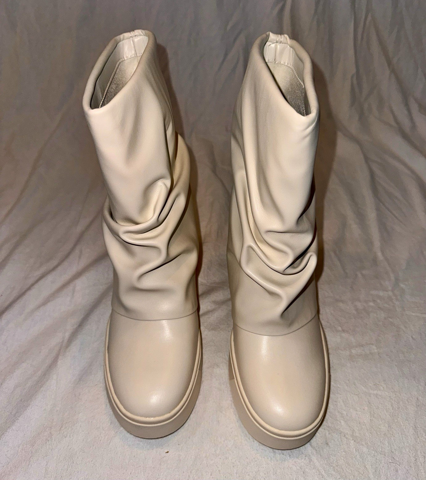 GUESS Women’s White Platform Pull-On Mid-Calf Round Toe Boot 8.5M