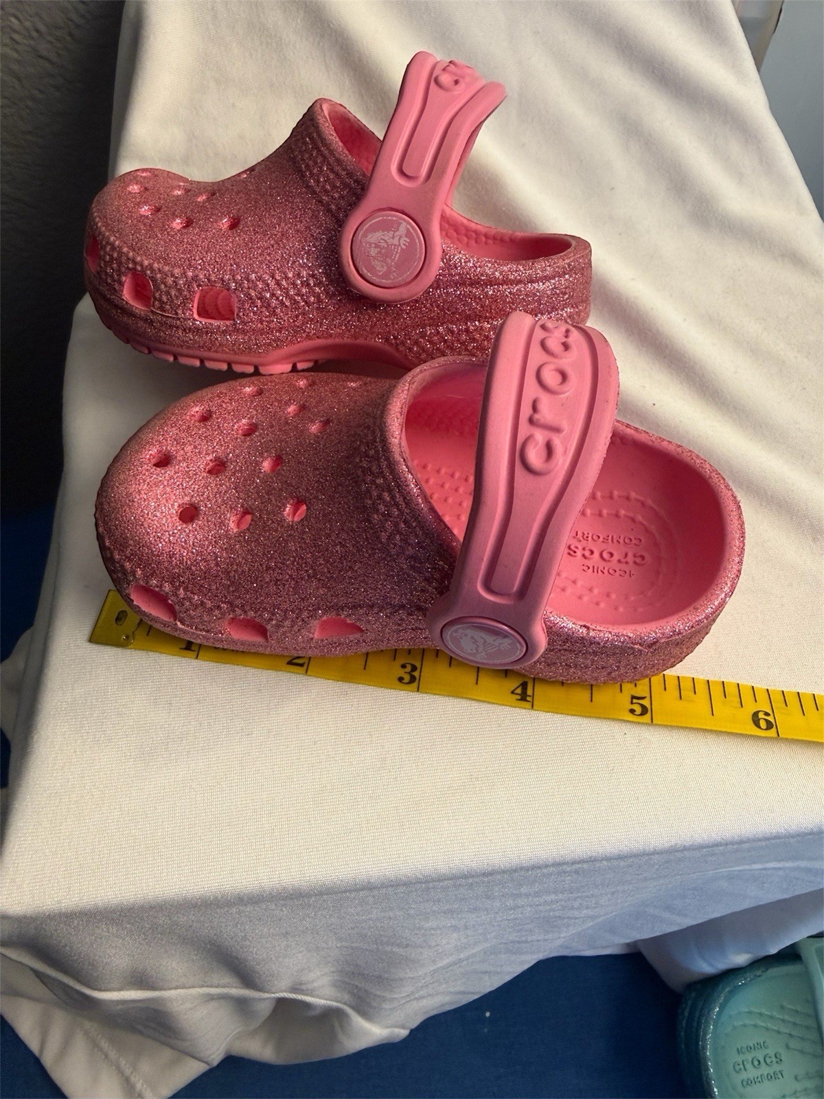 Crocs Pink Lemonade Glitter Classic Clogs C4 perfect for any season