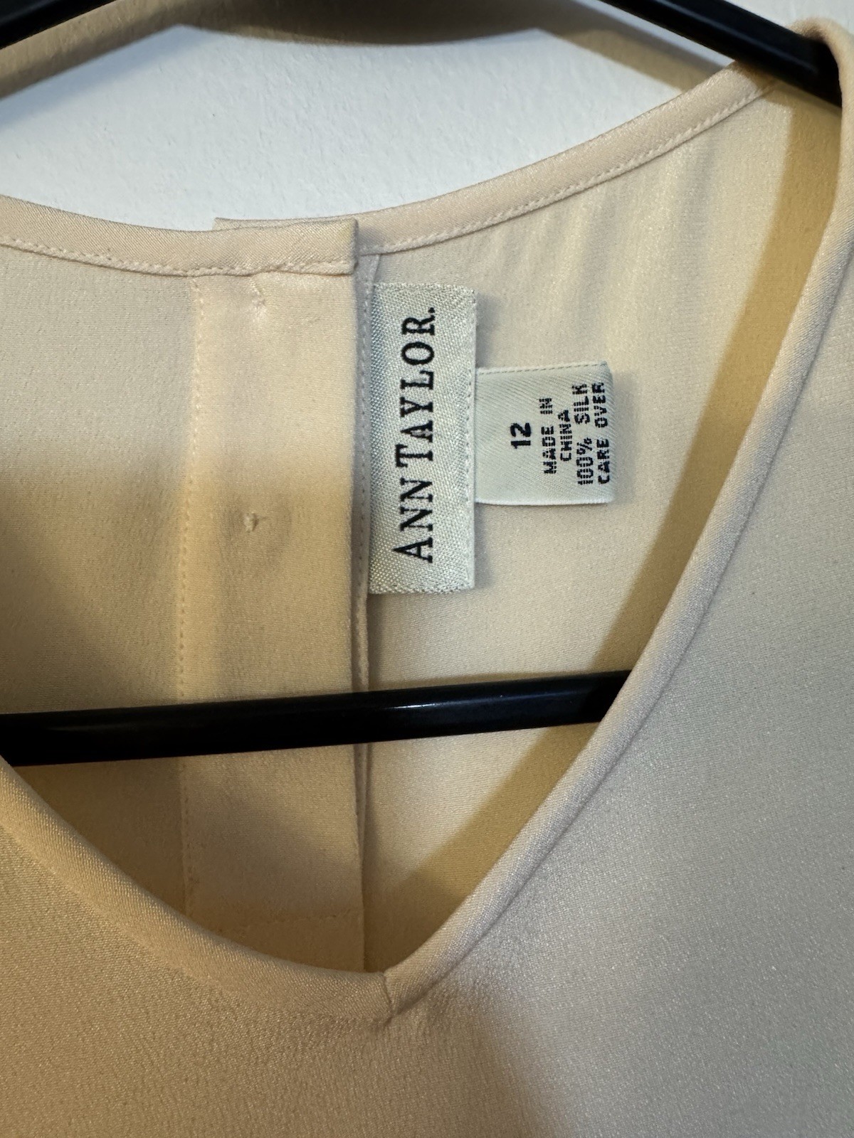 Vintage Women’s ANN TAYLOR 100% Silk Blouse Y2K Feminine Preppy Cream 12