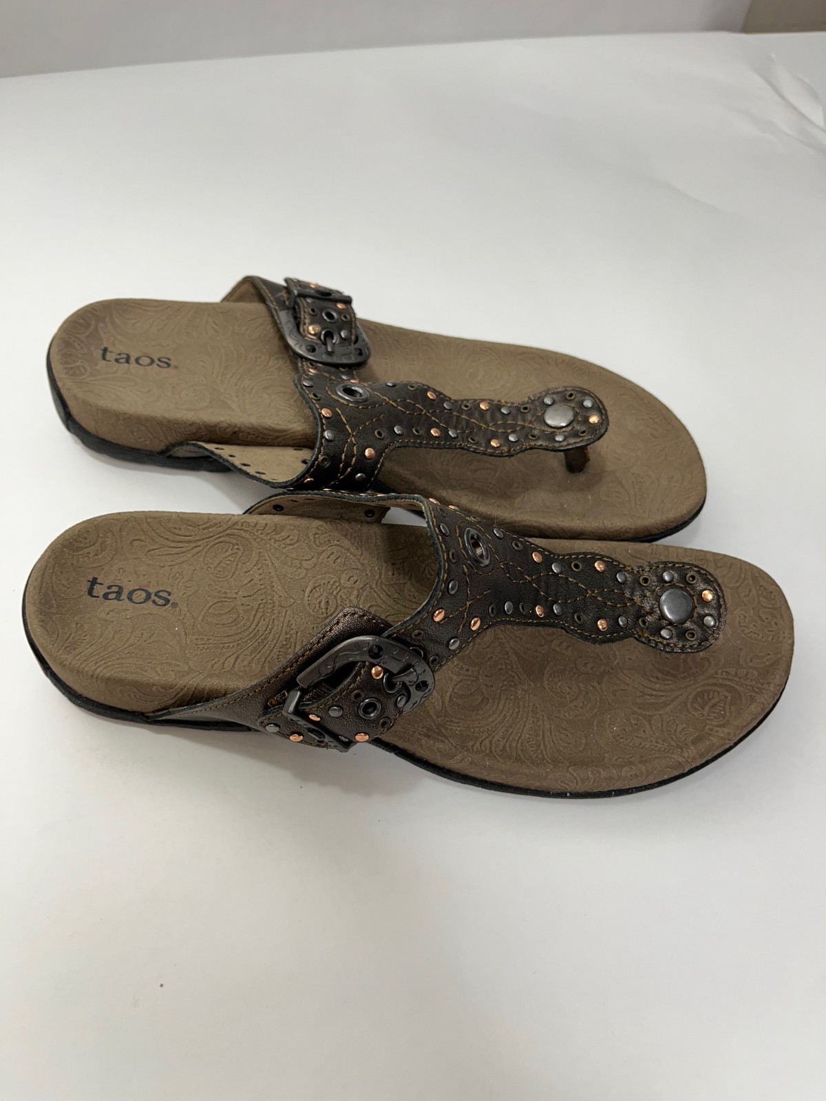 Taos Siren Dark Brown W/metal Accents Sandal Womens US 10 NWOT