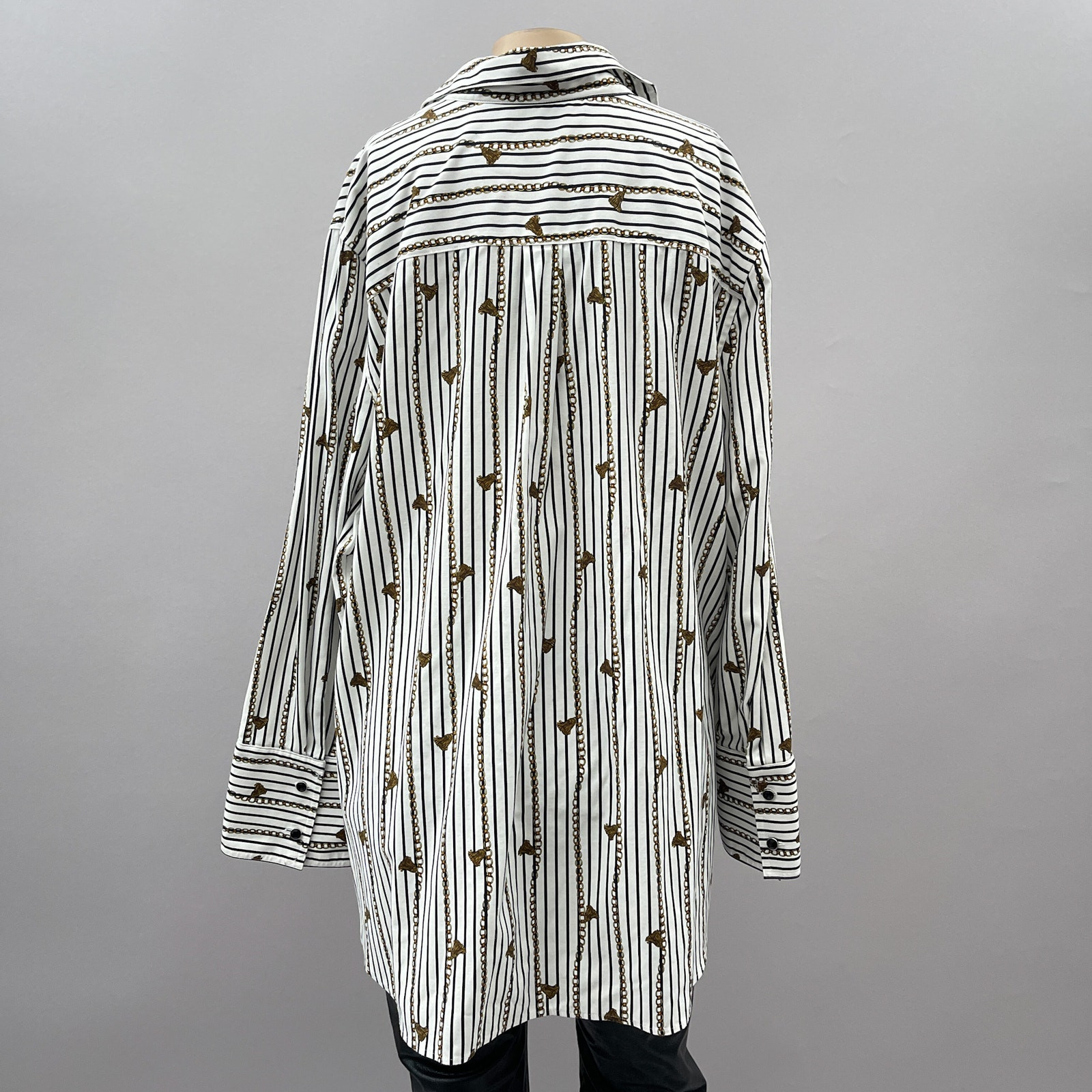 Chico’s Top Women 3.5 XL = 18 Tassel Chain Print No Iron 1/4 Button Tunic Office