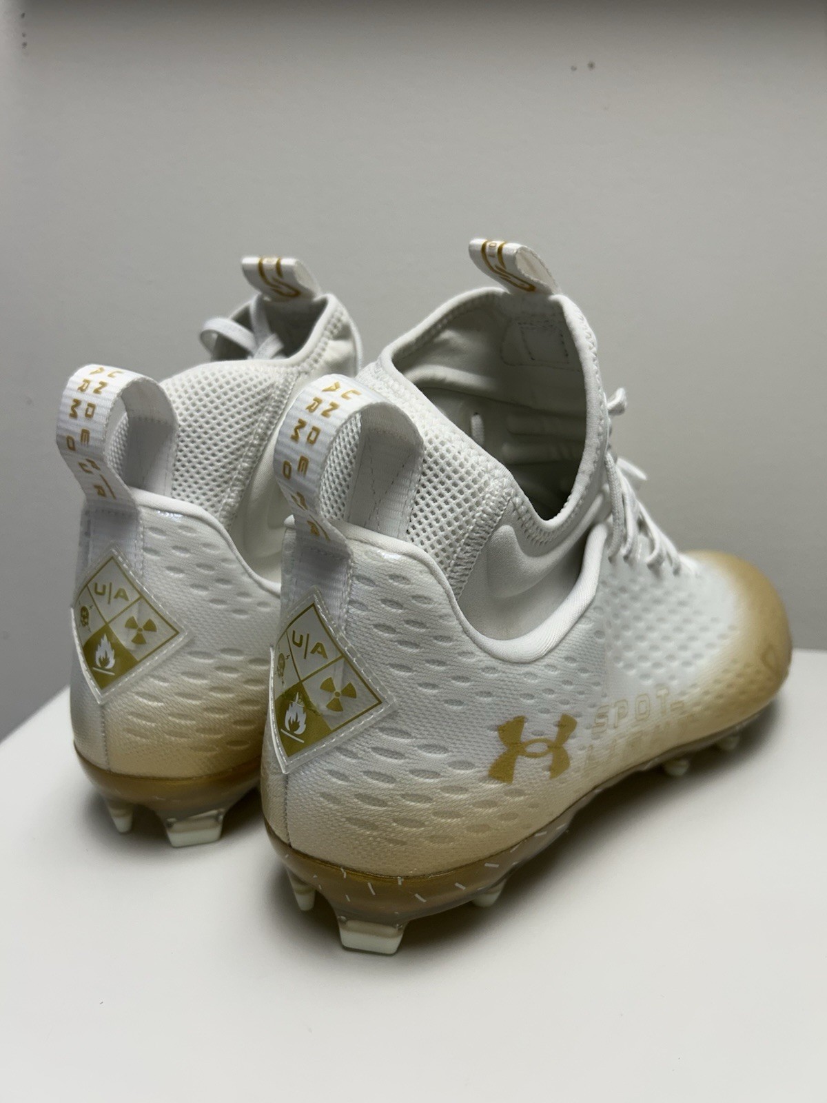 Size 11-Men’s Under Armour Spotlight Lux Football Lacrosse Cleats White Gold NEW