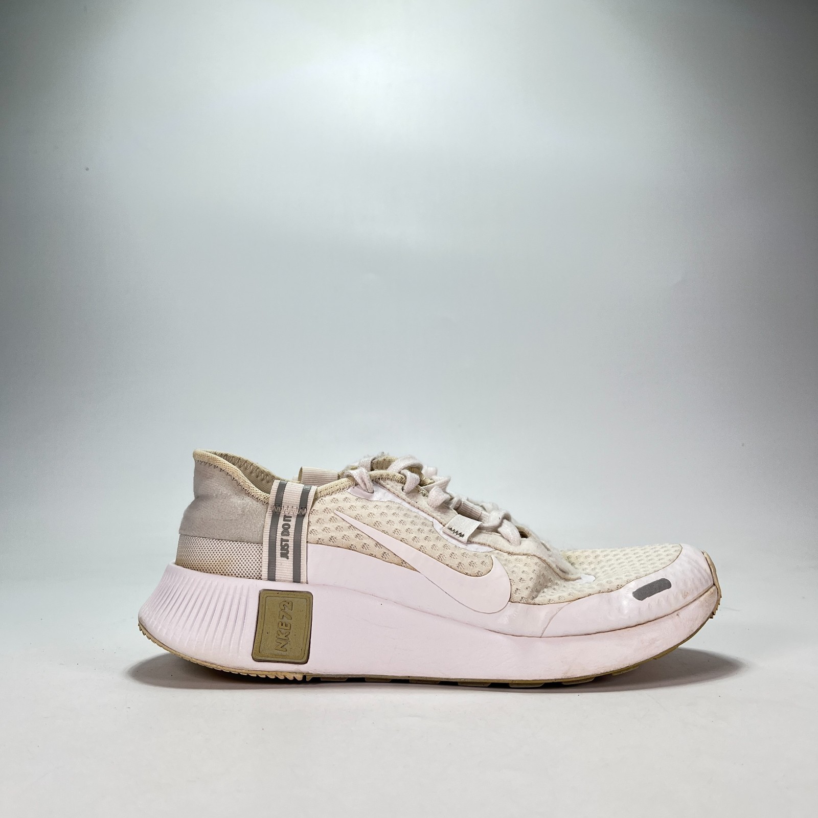 Nike Reposto White Photon Dust Lifestyle Sneakers CZ5630-104 Women’s Size 8.5