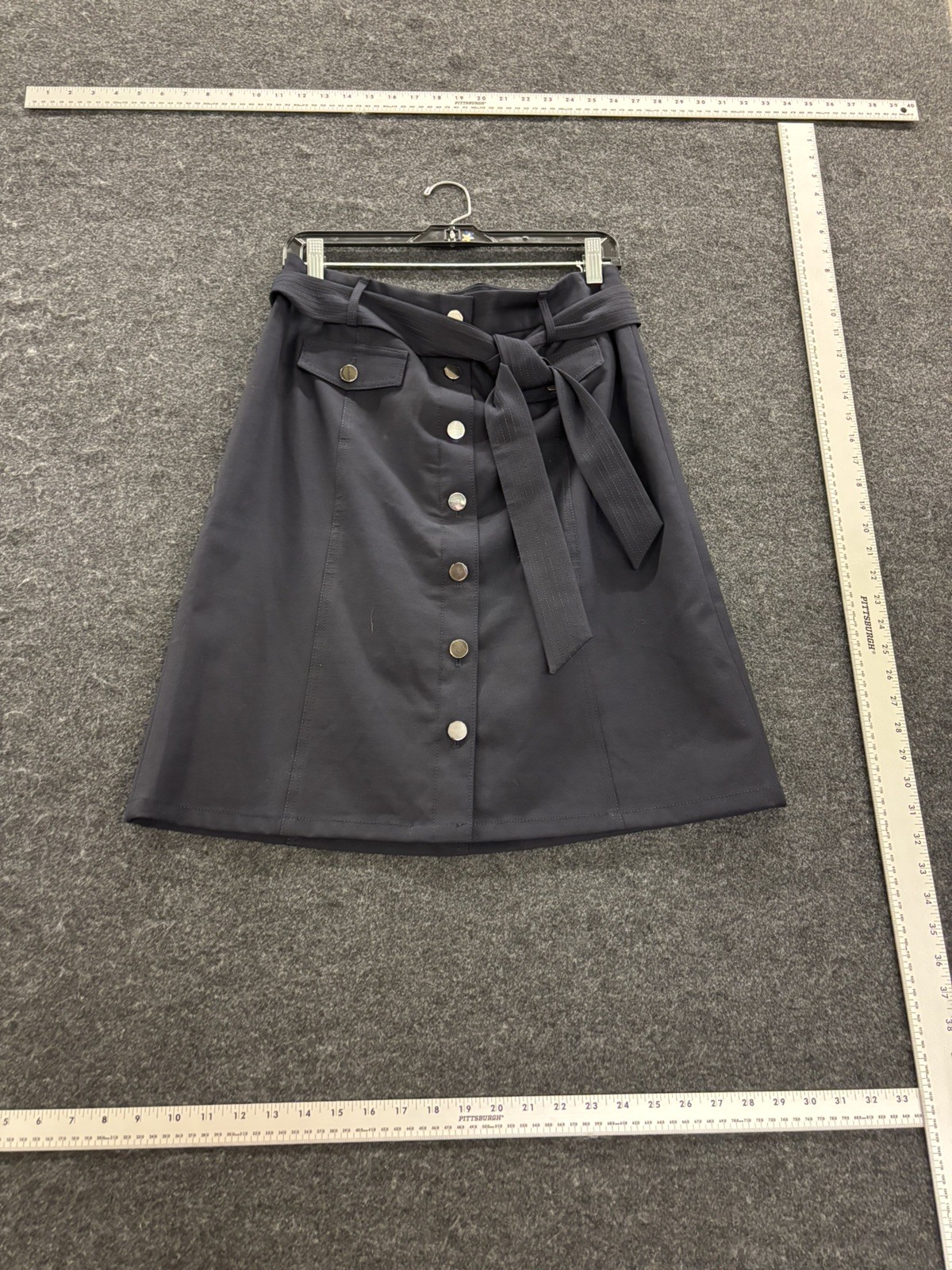 Talbots Navy Blue Button Front Skirt Belt woman’s Size 8 mid thigh length