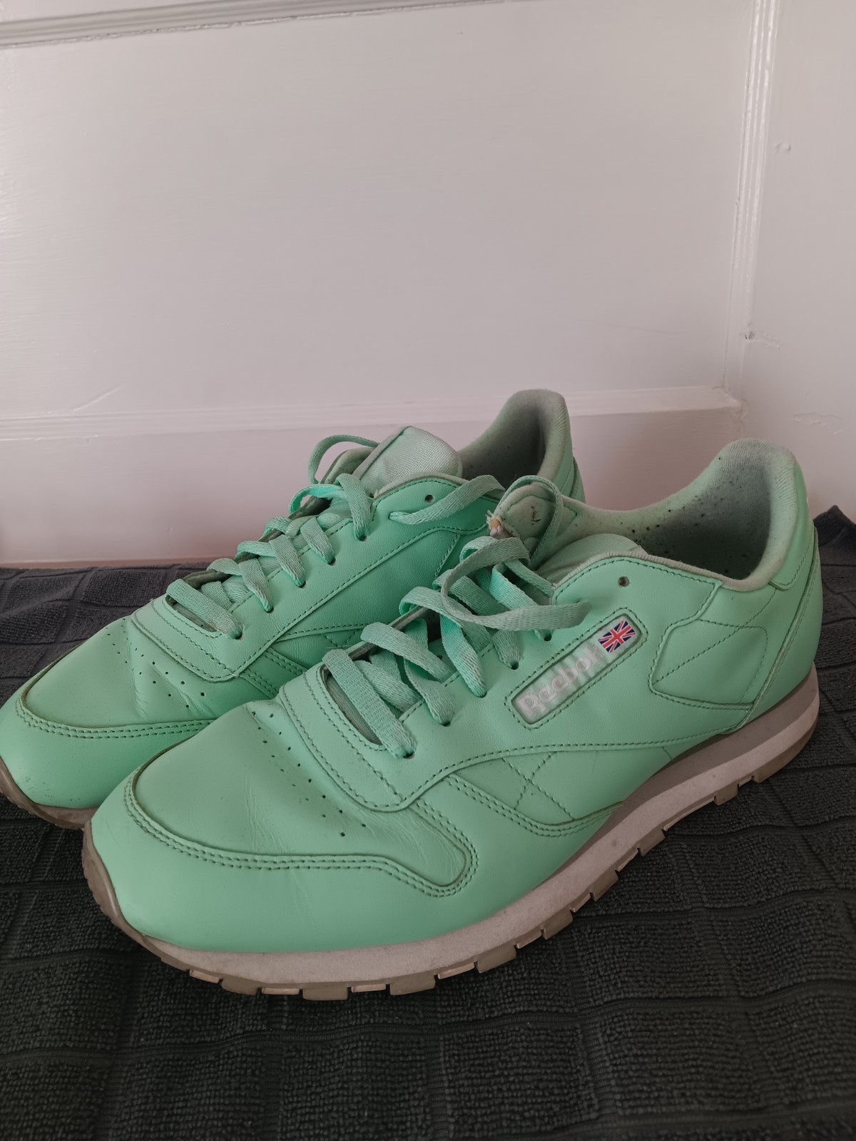 Reebok Classics, Digital Green (Glow In The Dark!), Men Size 12.