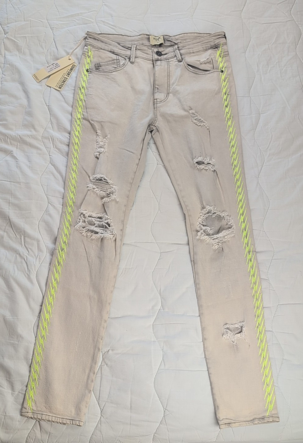 NWT Mens KDNK 11 4 14 11 Jeans Comfort Distressed Size 32 Lt Grey Neon Lightning