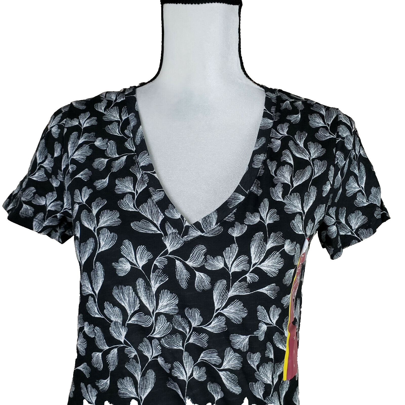 MERONA NWT SS Tee T-Shirt Flower or leaf Print Black White Size L