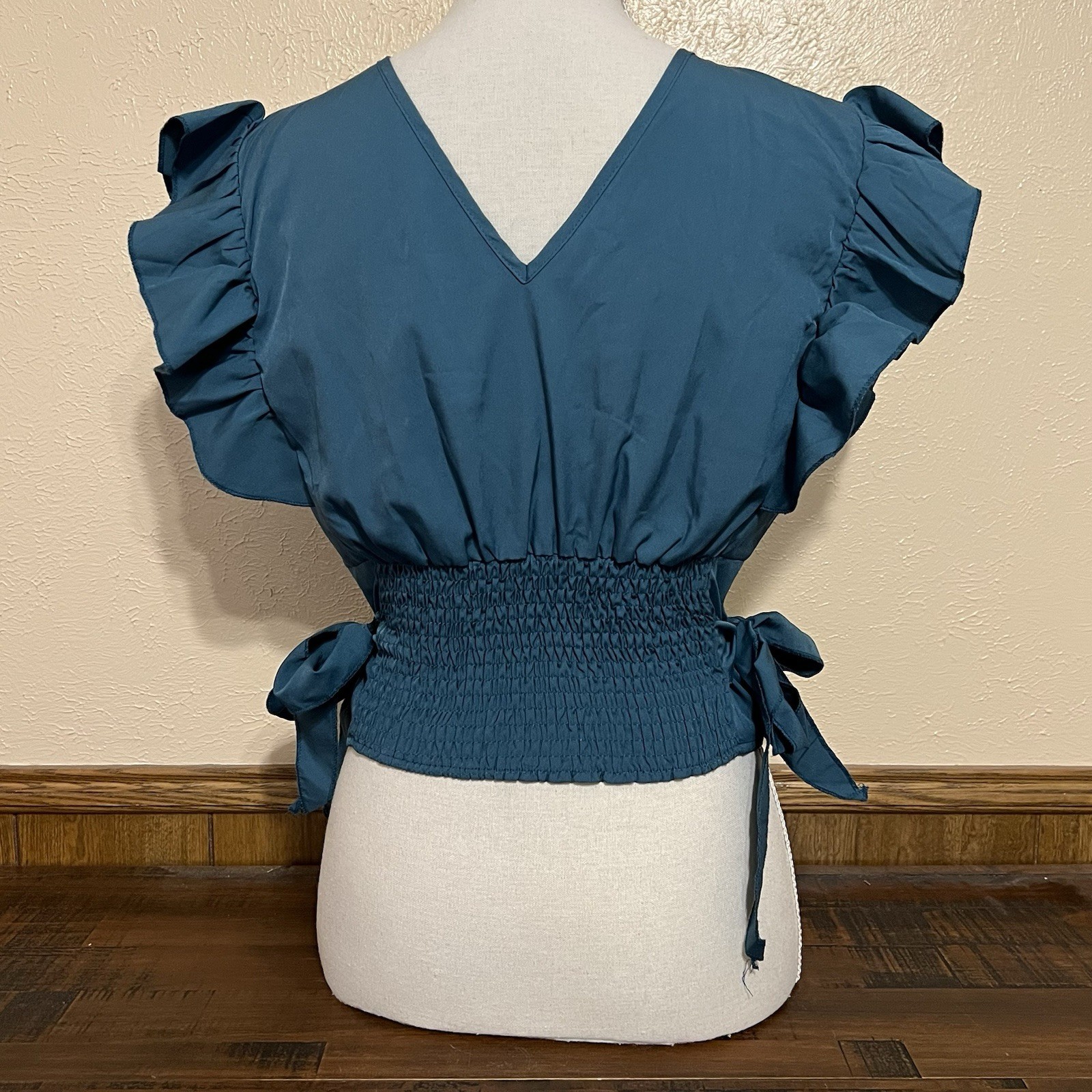 LYANER Teal V-Neck Crop Blouse Ruffle Sleeves Side Tie Detail – Size S Small