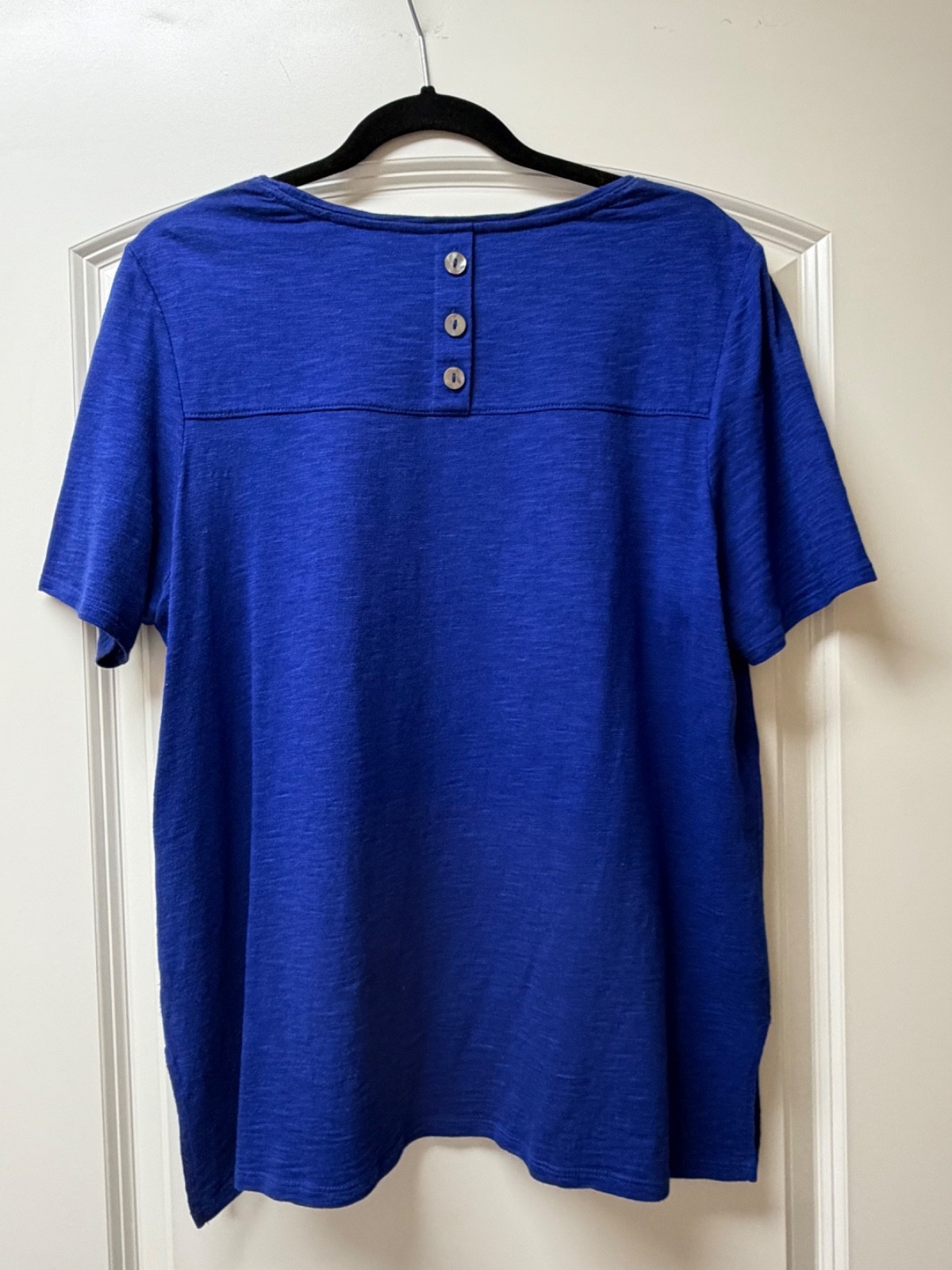 Chico’s The Ultimate Tee Shirt Cotton, Size 2, Gorgeous blue color, button back