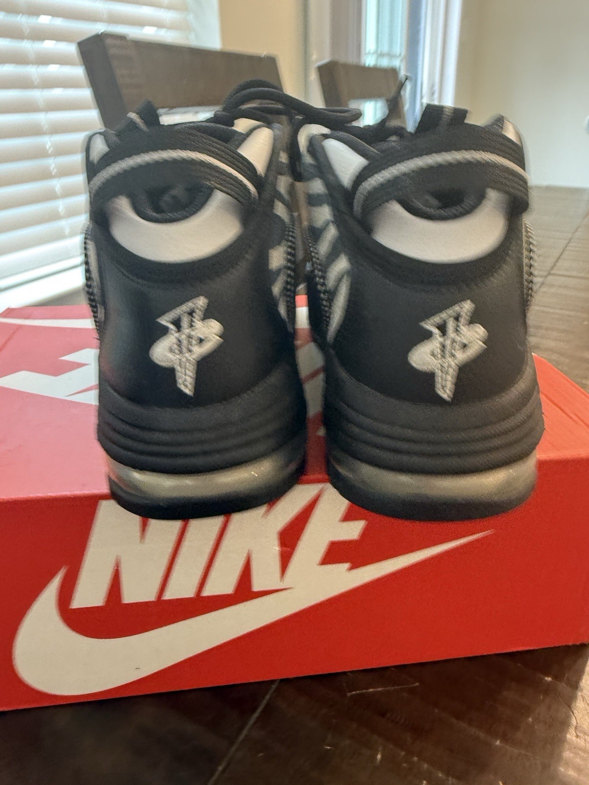 Nike Air Max Penny 1 Tiger Stripes Men’s Low Top Lace-Up Sneakers FD0783-010