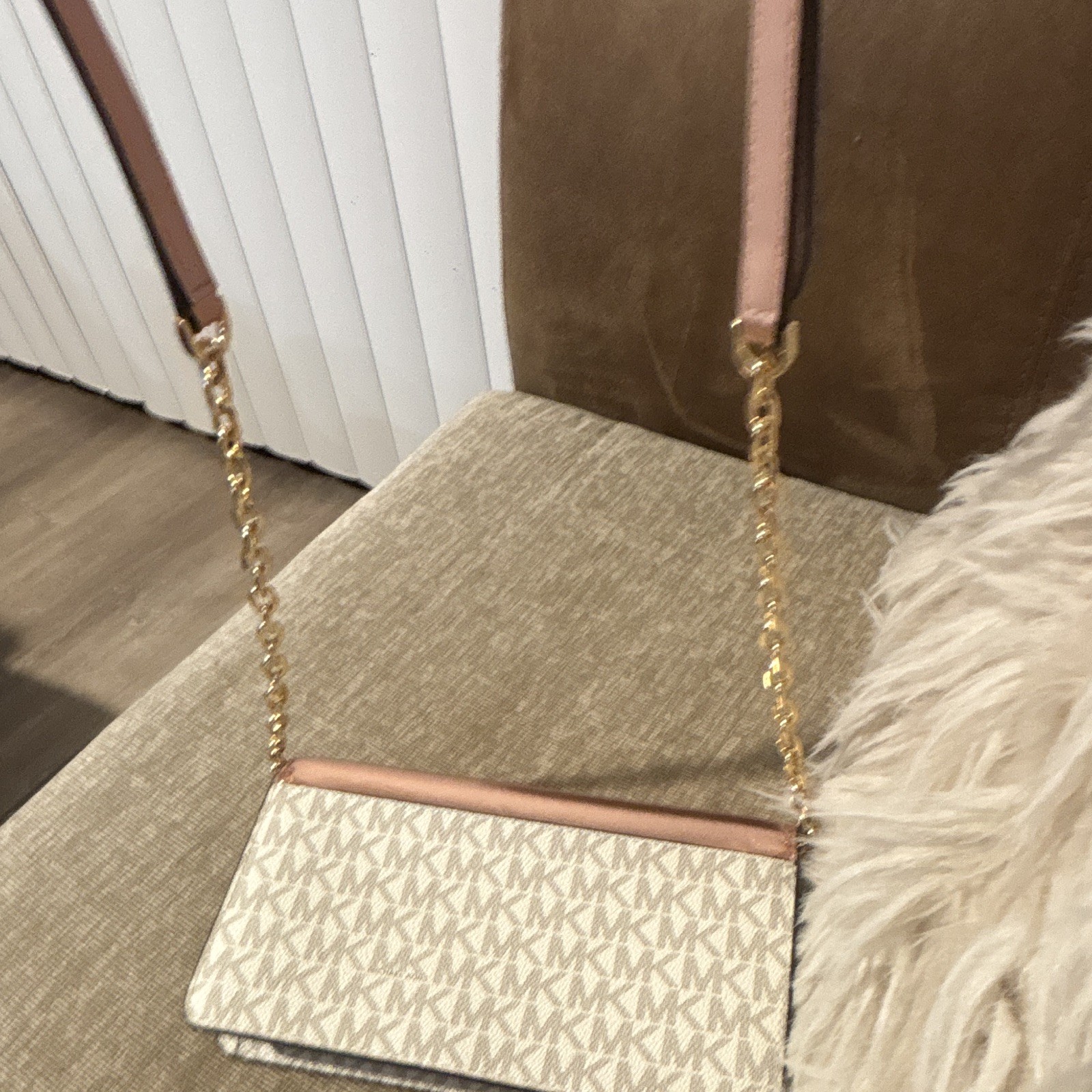 Michael Kors Women’s Logo Crossbody Clutch Wallet Beige/Pink Detachable Strap