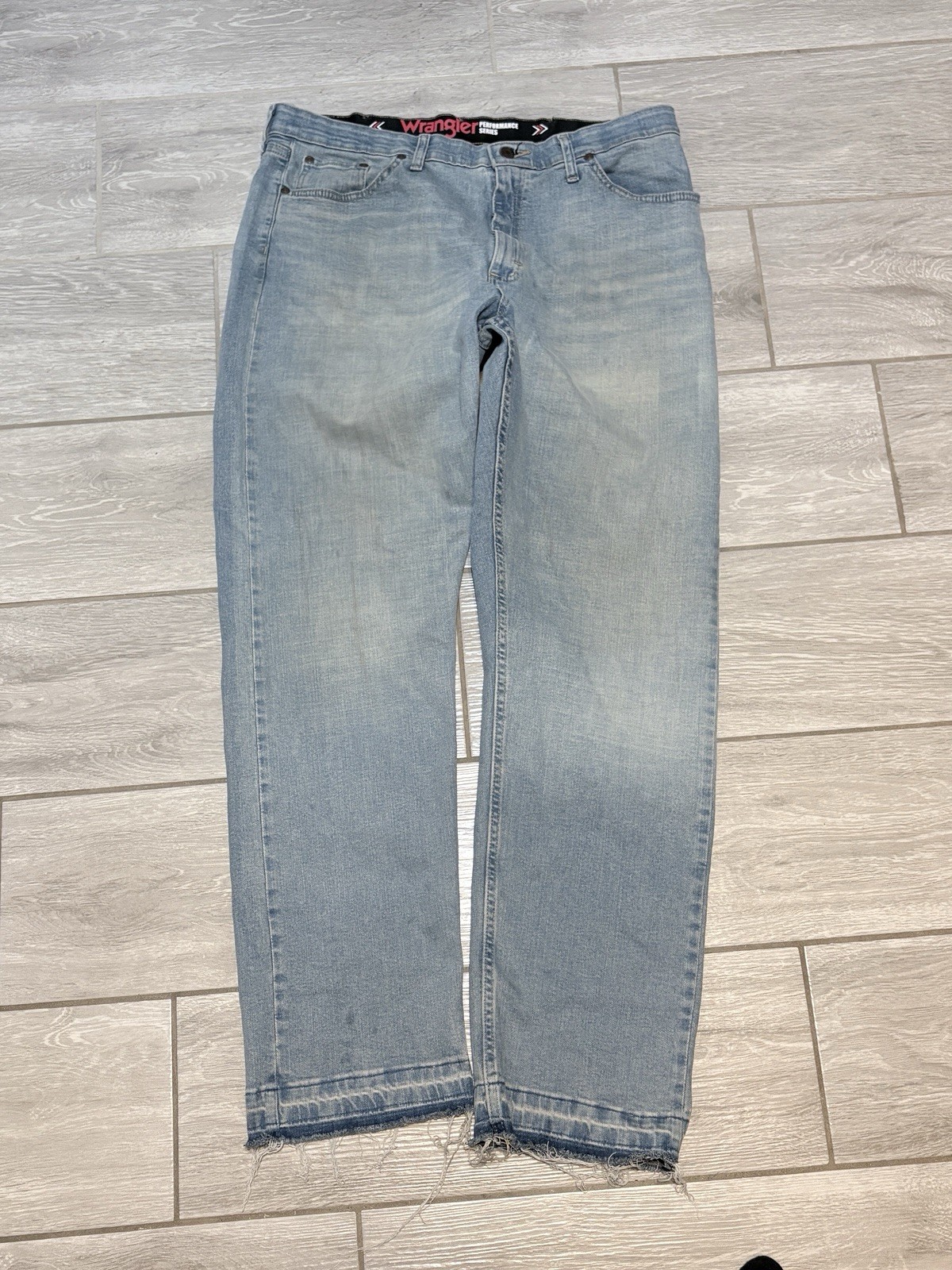 Wrangler Performance Series Men’s Straight Light Wash Blue Denim Jeans size 38