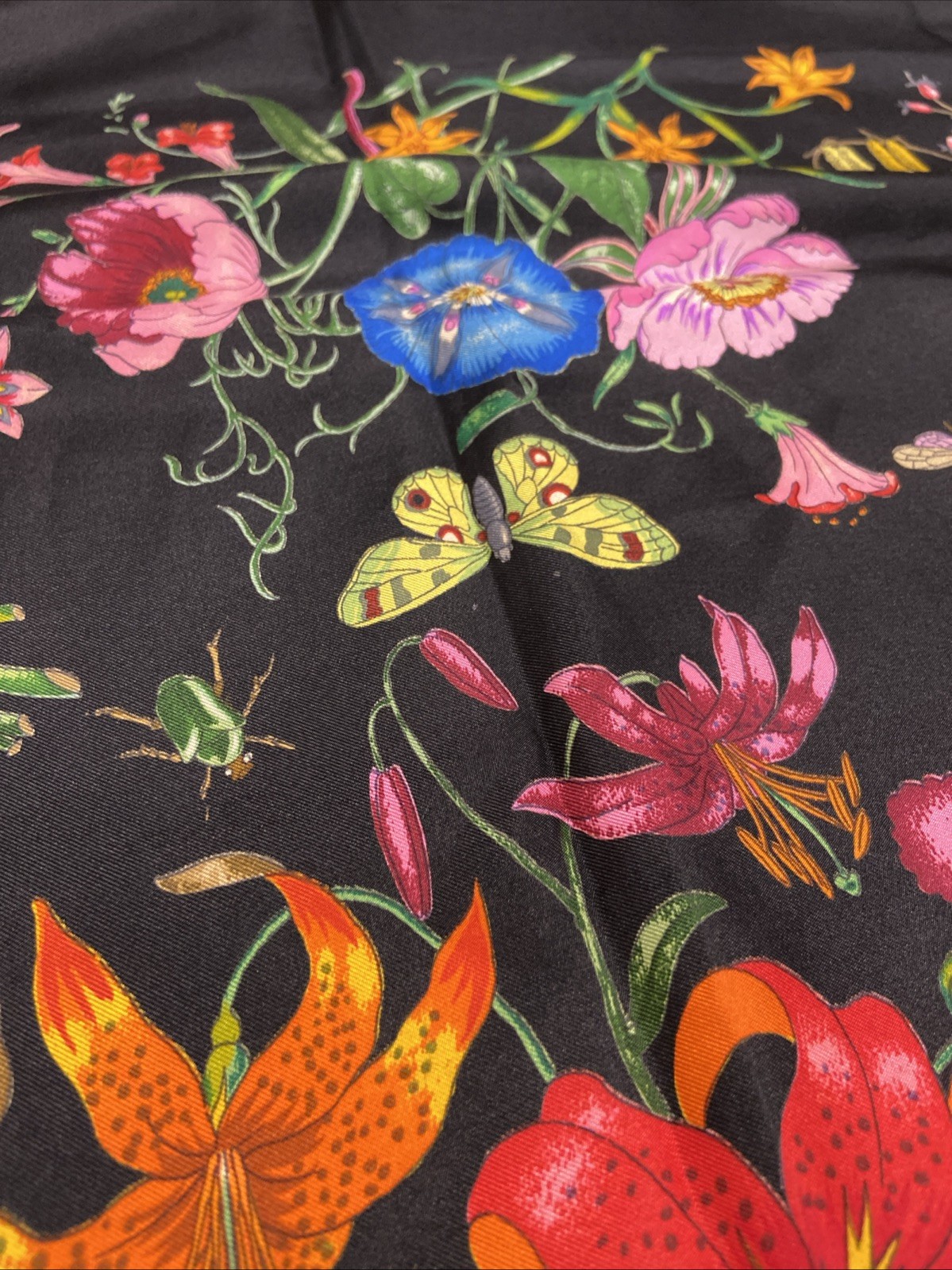 GUCCI Flora Silk Scarf 33in Flower Botanical Pattern Classic Luxury Italy