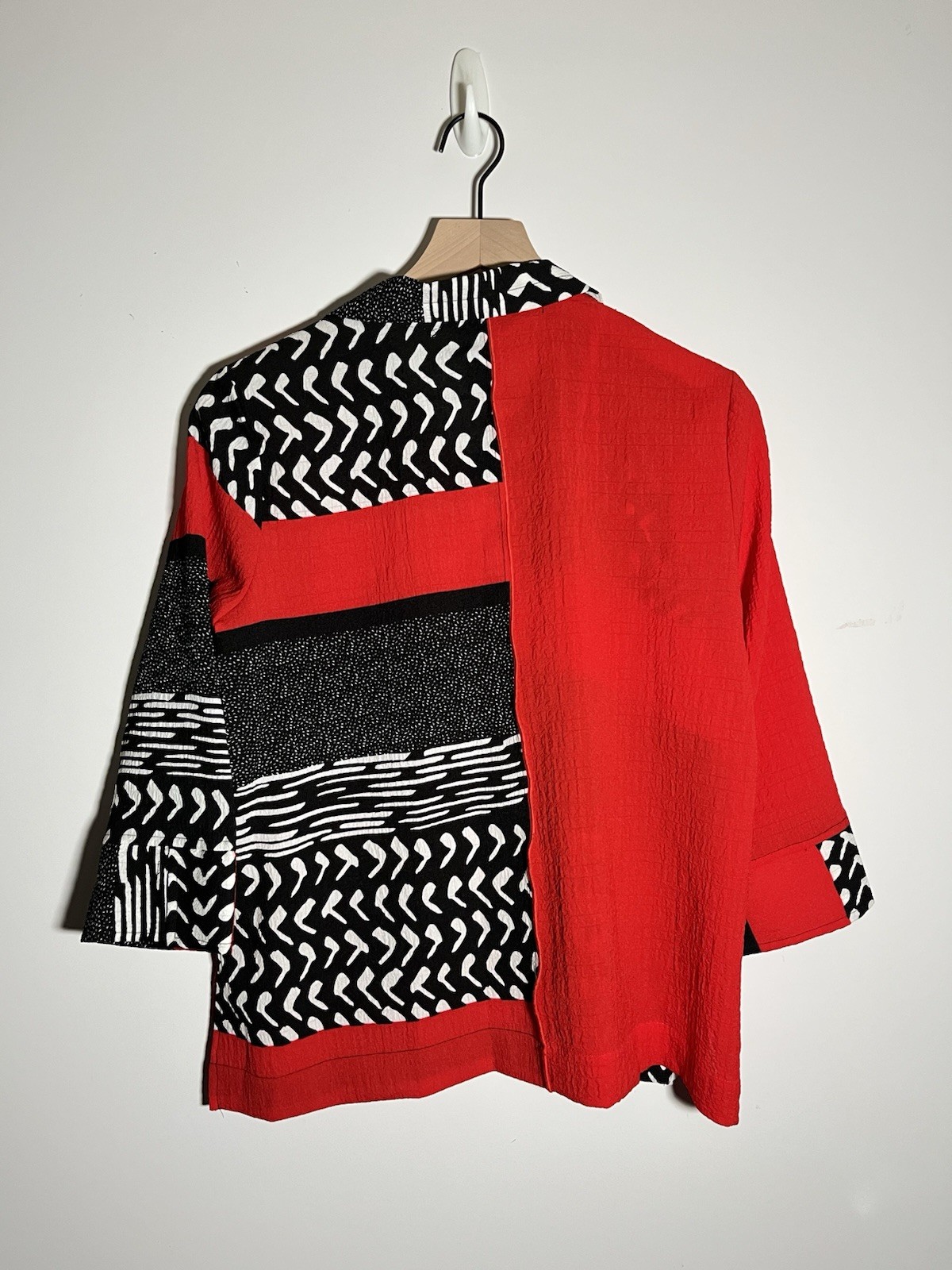 Ali Miles Women’s Button Front Abstract Top Red Black Artsy Retro Relaxed Fit